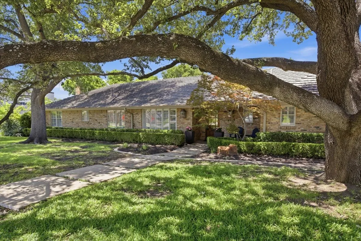 Single Family Residence For Sale in Tarrant County , 4500 Ranch View Road, Fort Worth, Texas 76109, 4 Bedroom, 3 Bathroom, 2 Garage spaces, 3,628 Sqft, built in 1965, mls#21329473, Real Estate Agent in Fort Worth, Homes For Sale in Tarrant county, Homes For Sale in Fort Worth, Realtor in Fort Worth Texas, Real Estate Brokerage Independent Realty Texas, Luminita Cordes Realtor