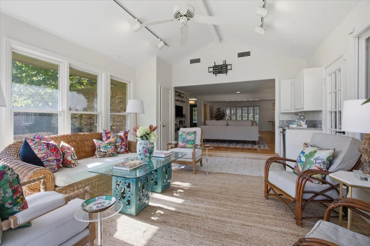 Single Family Residence For Sale in Tarrant County , 4500 Ranch View Road, Fort Worth, Texas 76109, 4 Bedroom, 3 Bathroom, 2 Garage spaces, 3,628 Sqft, built in 1965, mls#21329473, Real Estate Agent in Fort Worth, Homes For Sale in Tarrant county, Homes For Sale in Fort Worth, Realtor in Fort Worth Texas, Real Estate Brokerage Independent Realty Texas, Luminita Cordes Realtor