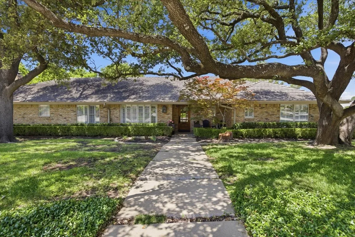 Single Family Residence For Sale in Tarrant County , 4500 Ranch View Road, Fort Worth, Texas 76109, 4 Bedroom, 3 Bathroom, 2 Garage spaces, 3,628 Sqft, built in 1965, mls#21329473, Real Estate Agent in Fort Worth, Homes For Sale in Tarrant county, Homes For Sale in Fort Worth, Realtor in Fort Worth Texas, Real Estate Brokerage Independent Realty Texas, Luminita Cordes Realtor