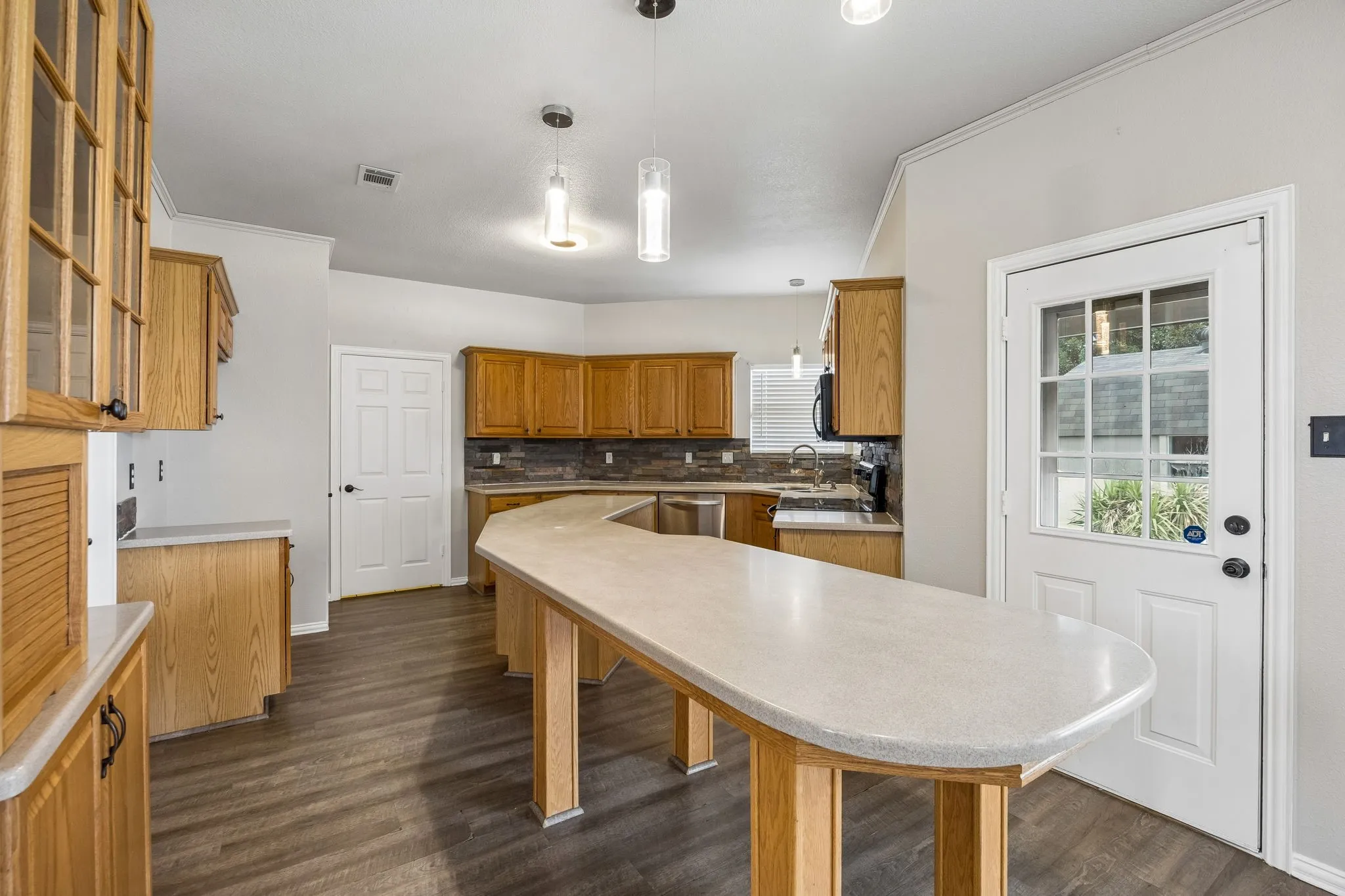 Single Family Residence For Sale in Tarrant County , 4217 Bent Oaks Drive, Arlington, Texas 76001, 4 Bedroom, 3 Bathroom, 2 Garage spaces, 2,689 Sqft, built in 2000, mls#21324331, Real Estate Agent in Arlington, Homes For Sale in Tarrant county, Homes For Sale in Arlington, Realtor in Arlington Texas, Real Estate Brokerage Independent Realty Texas, Luminita Cordes Realtor