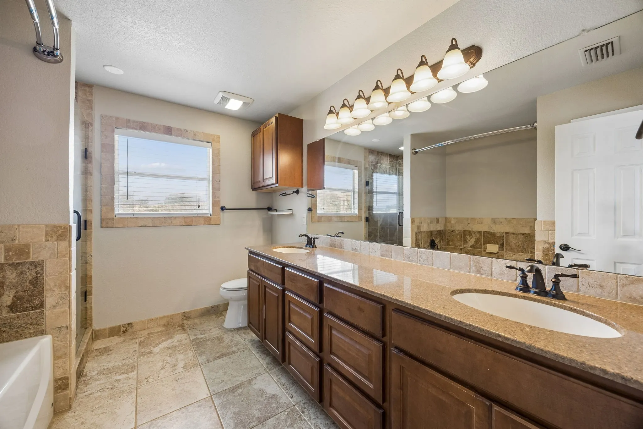 Single Family Residence For Sale in Tarrant County , 4217 Bent Oaks Drive, Arlington, Texas 76001, 4 Bedroom, 3 Bathroom, 2 Garage spaces, 2,689 Sqft, built in 2000, mls#21324331, Real Estate Agent in Arlington, Homes For Sale in Tarrant county, Homes For Sale in Arlington, Realtor in Arlington Texas, Real Estate Brokerage Independent Realty Texas, Luminita Cordes Realtor