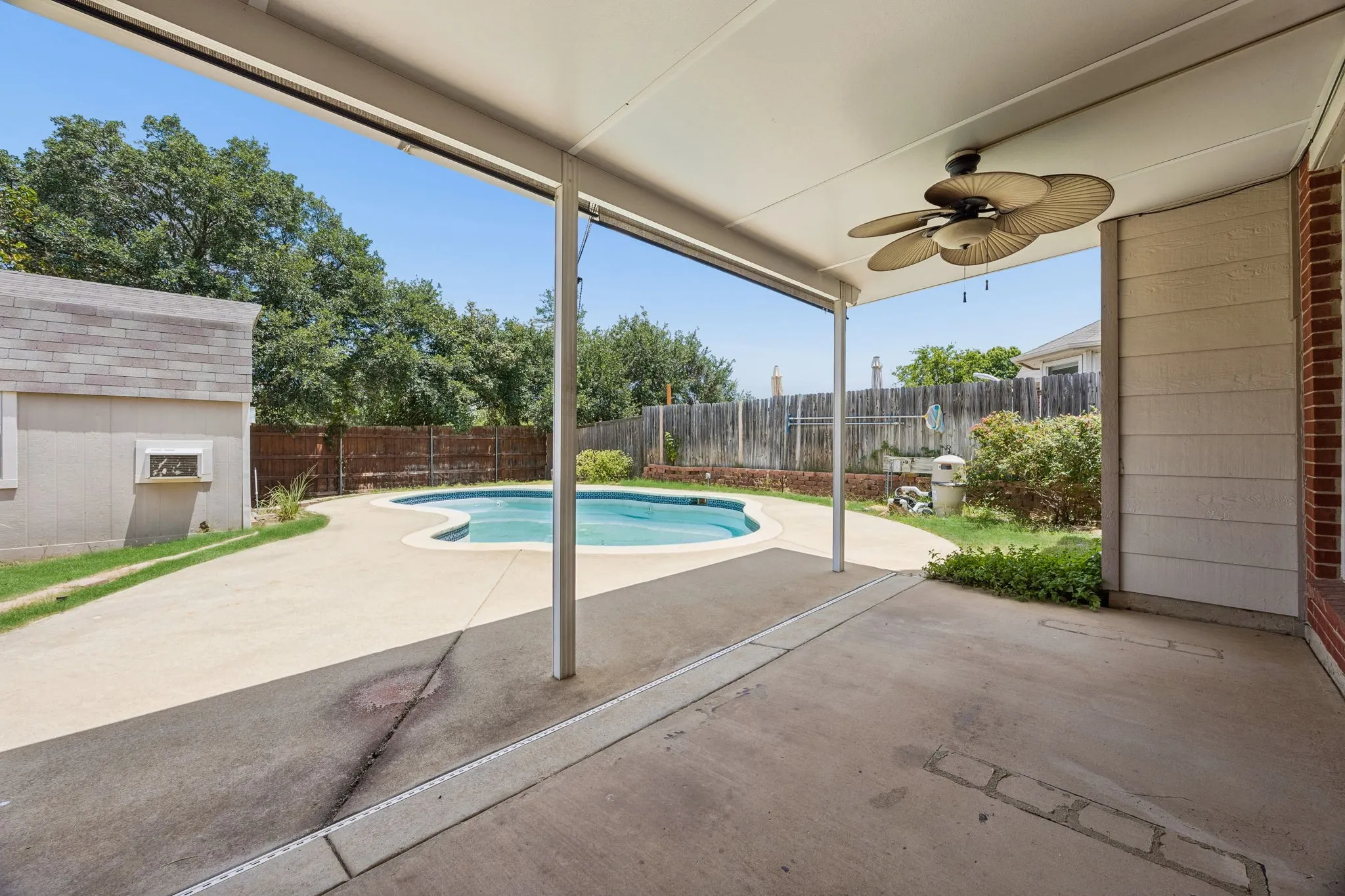 Single Family Residence For Sale in Tarrant County , 4217 Bent Oaks Drive, Arlington, Texas 76001, 4 Bedroom, 3 Bathroom, 2 Garage spaces, 2,689 Sqft, built in 2000, mls#21324331, Real Estate Agent in Arlington, Homes For Sale in Tarrant county, Homes For Sale in Arlington, Realtor in Arlington Texas, Real Estate Brokerage Independent Realty Texas, Luminita Cordes Realtor