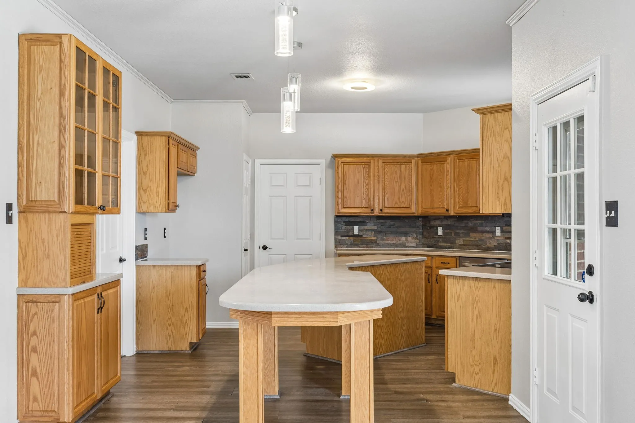 Single Family Residence For Sale in Tarrant County , 4217 Bent Oaks Drive, Arlington, Texas 76001, 4 Bedroom, 3 Bathroom, 2 Garage spaces, 2,689 Sqft, built in 2000, mls#21324331, Real Estate Agent in Arlington, Homes For Sale in Tarrant county, Homes For Sale in Arlington, Realtor in Arlington Texas, Real Estate Brokerage Independent Realty Texas, Luminita Cordes Realtor