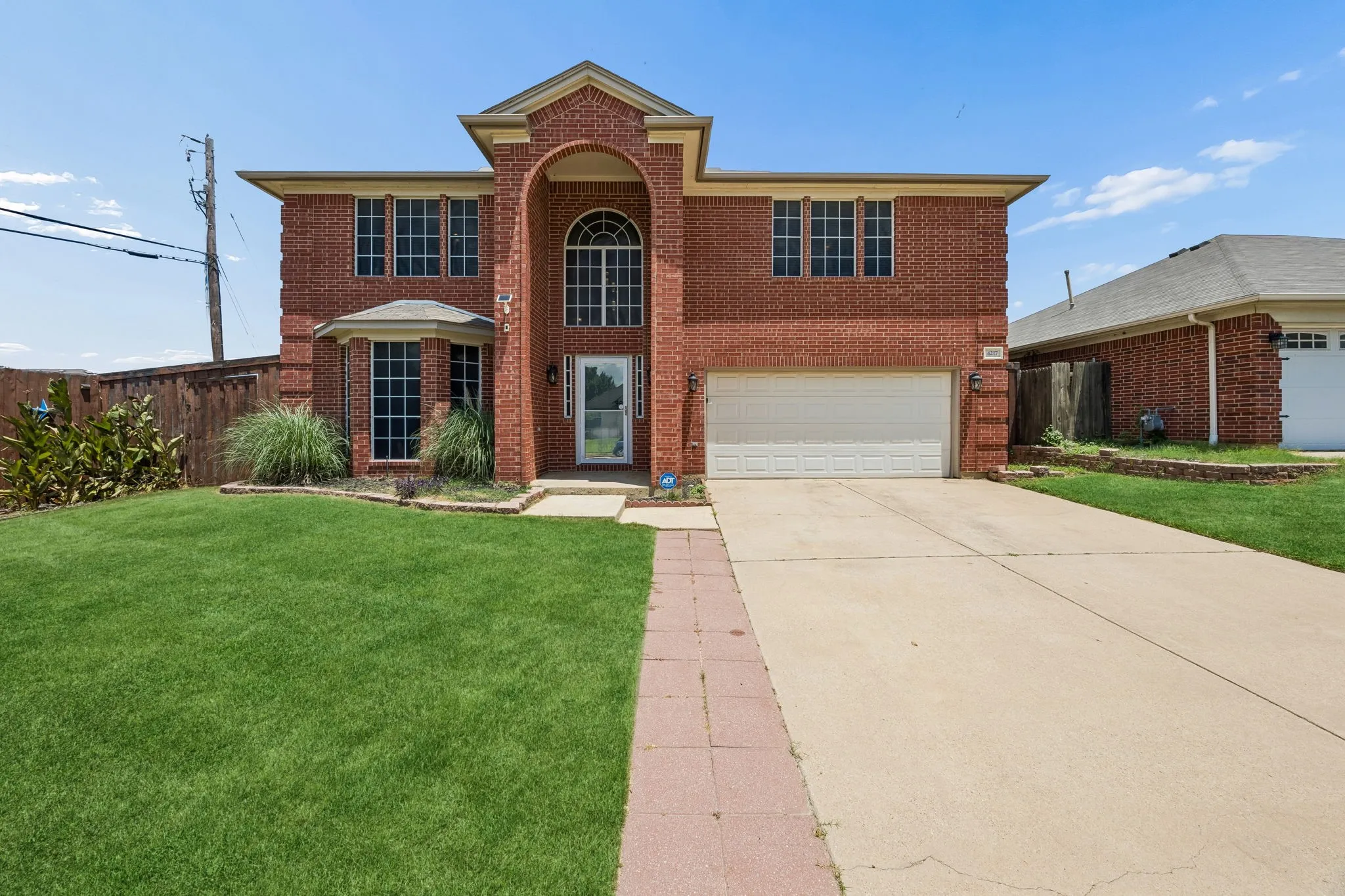 Single Family Residence For Sale in Tarrant County , 4217 Bent Oaks Drive, Arlington, Texas 76001, 4 Bedroom, 3 Bathroom, 2 Garage spaces, 2,689 Sqft, built in 2000, mls#21324331, Real Estate Agent in Arlington, Homes For Sale in Tarrant county, Homes For Sale in Arlington, Realtor in Arlington Texas, Real Estate Brokerage Independent Realty Texas, Luminita Cordes Realtor