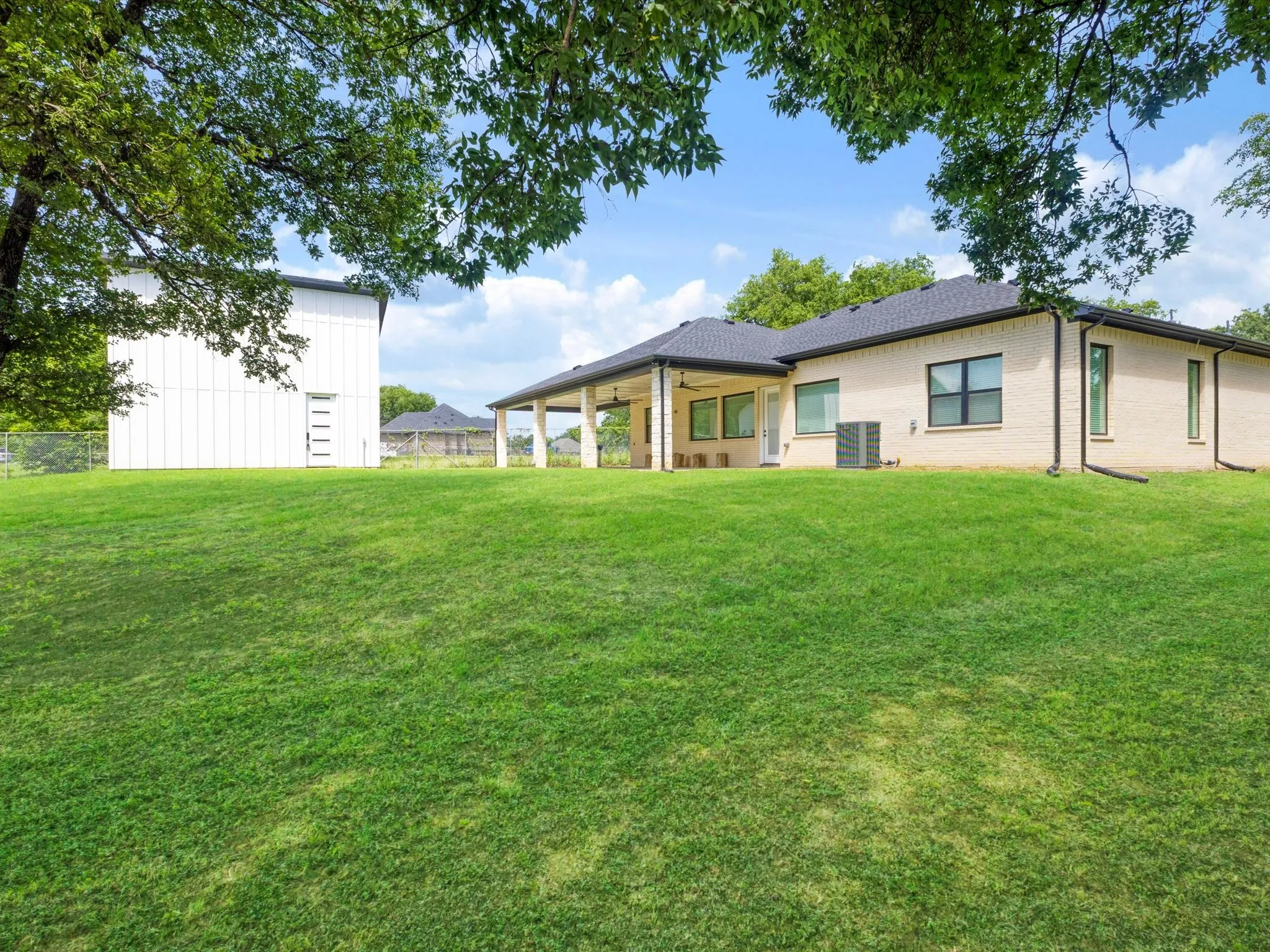 Single Family Residence For Sale in Dallas County , 1708 Dowdy Ferry Road, Hutchins, Texas 75141, 3 Bedroom, 2 Bathroom, 2 Garage spaces, 2,130 Sqft, built in 2022, mls#21329082, Real Estate Agent in Hutchins, Homes For Sale in Dallas county, Homes For Sale in Hutchins, Realtor in Hutchins Texas, Real Estate Brokerage Independent Realty Texas, Luminita Cordes Realtor
