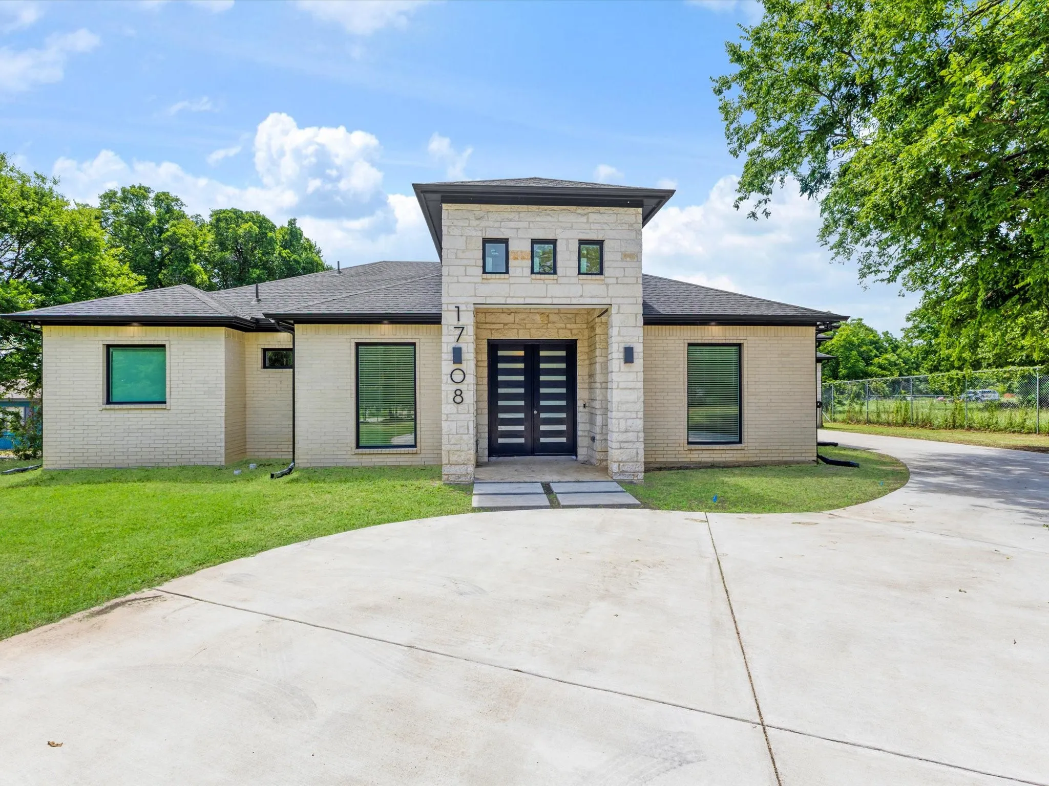 Single Family Residence For Sale in Dallas County , 1708 Dowdy Ferry Road, Hutchins, Texas 75141, 3 Bedroom, 2 Bathroom, 2 Garage spaces, 2,130 Sqft, built in 2022, mls#21329082, Real Estate Agent in Hutchins, Homes For Sale in Dallas county, Homes For Sale in Hutchins, Realtor in Hutchins Texas, Real Estate Brokerage Independent Realty Texas, Luminita Cordes Realtor