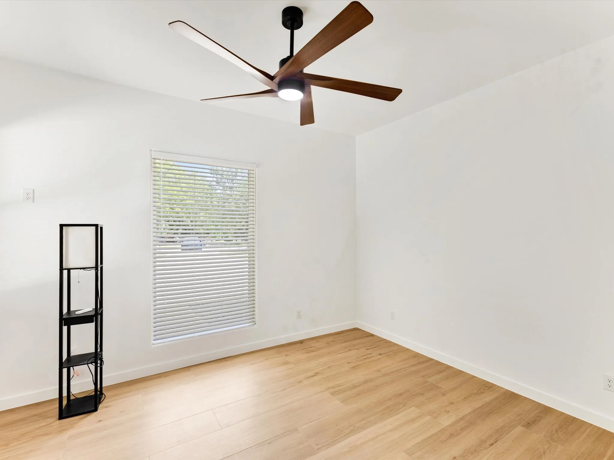 Single Family Residence For Sale in Dallas County , 1708 Dowdy Ferry Road, Hutchins, Texas 75141, 3 Bedroom, 2 Bathroom, 2 Garage spaces, 2,130 Sqft, built in 2022, mls#21329082, Real Estate Agent in Hutchins, Homes For Sale in Dallas county, Homes For Sale in Hutchins, Realtor in Hutchins Texas, Real Estate Brokerage Independent Realty Texas, Luminita Cordes Realtor