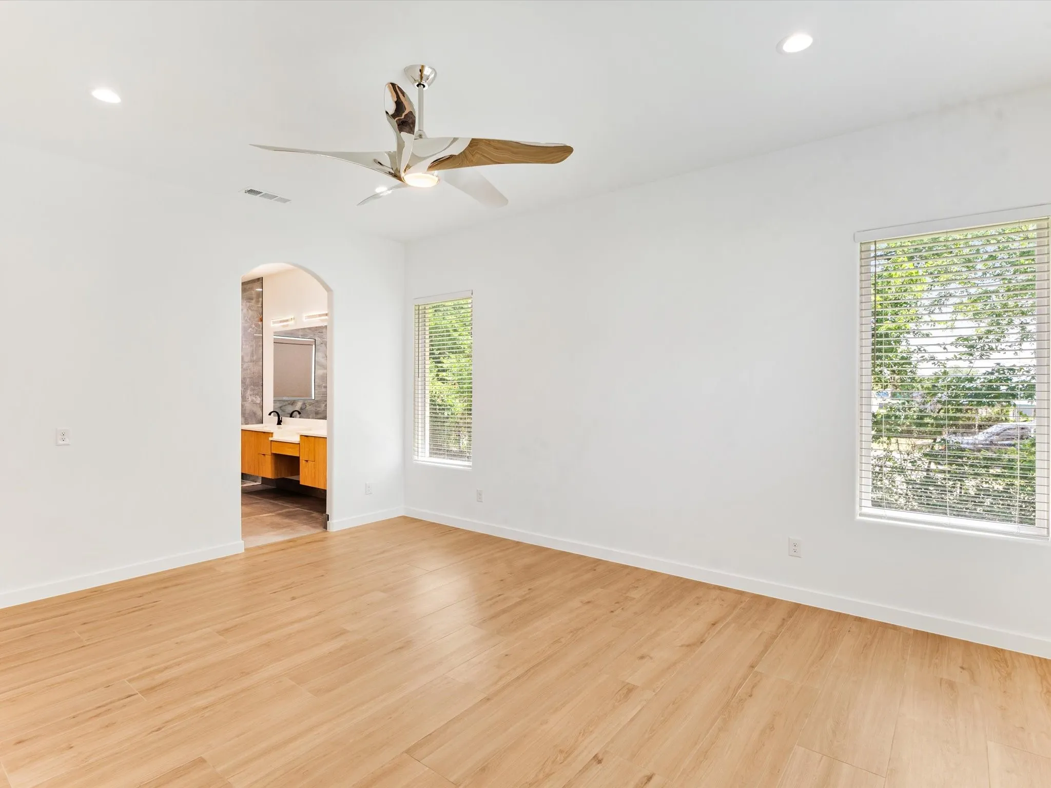 Single Family Residence For Sale in Dallas County , 1708 Dowdy Ferry Road, Hutchins, Texas 75141, 3 Bedroom, 2 Bathroom, 2 Garage spaces, 2,130 Sqft, built in 2022, mls#21329082, Real Estate Agent in Hutchins, Homes For Sale in Dallas county, Homes For Sale in Hutchins, Realtor in Hutchins Texas, Real Estate Brokerage Independent Realty Texas, Luminita Cordes Realtor