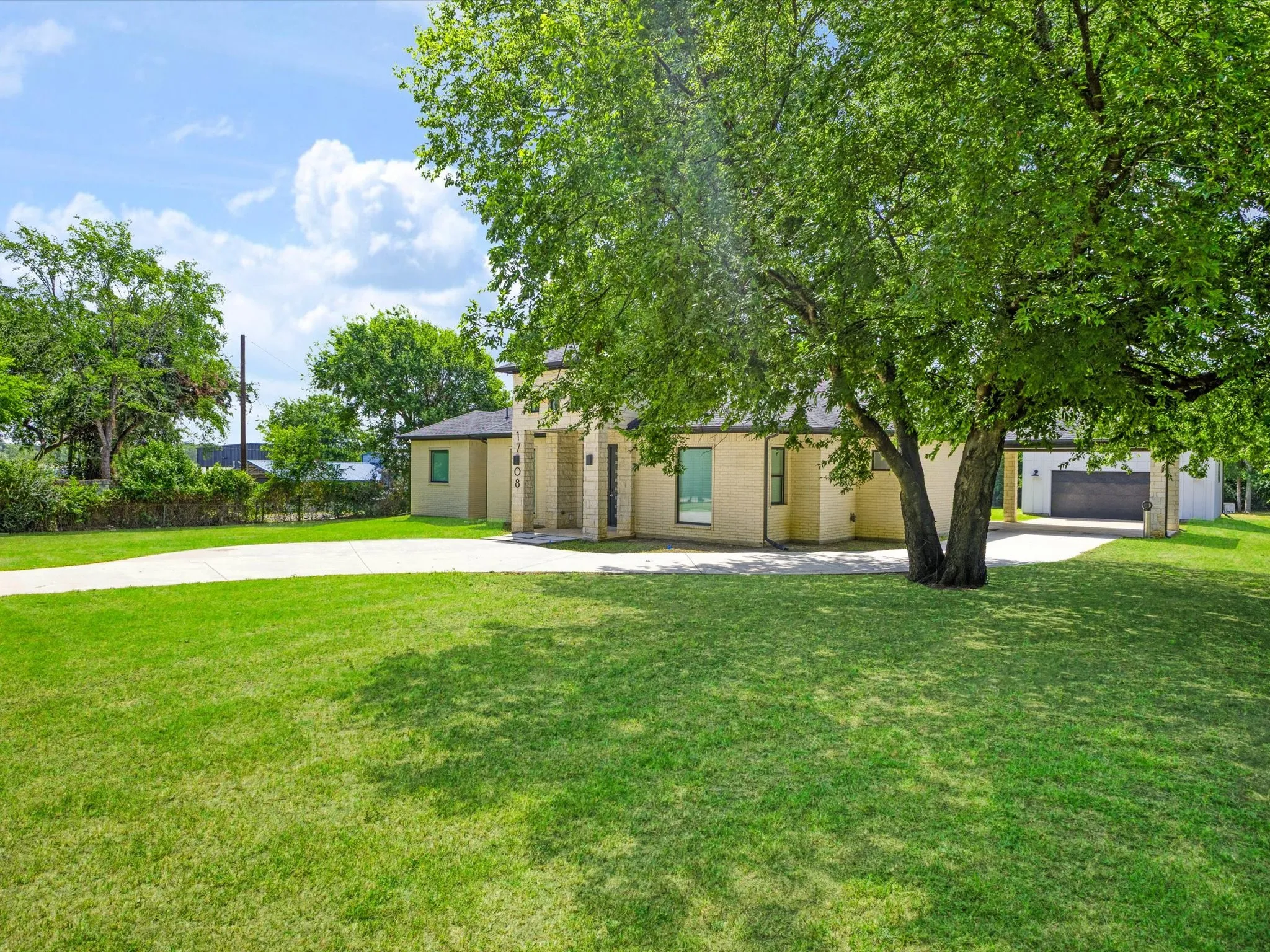 Single Family Residence For Sale in Dallas County , 1708 Dowdy Ferry Road, Hutchins, Texas 75141, 3 Bedroom, 2 Bathroom, 2 Garage spaces, 2,130 Sqft, built in 2022, mls#21329082, Real Estate Agent in Hutchins, Homes For Sale in Dallas county, Homes For Sale in Hutchins, Realtor in Hutchins Texas, Real Estate Brokerage Independent Realty Texas, Luminita Cordes Realtor