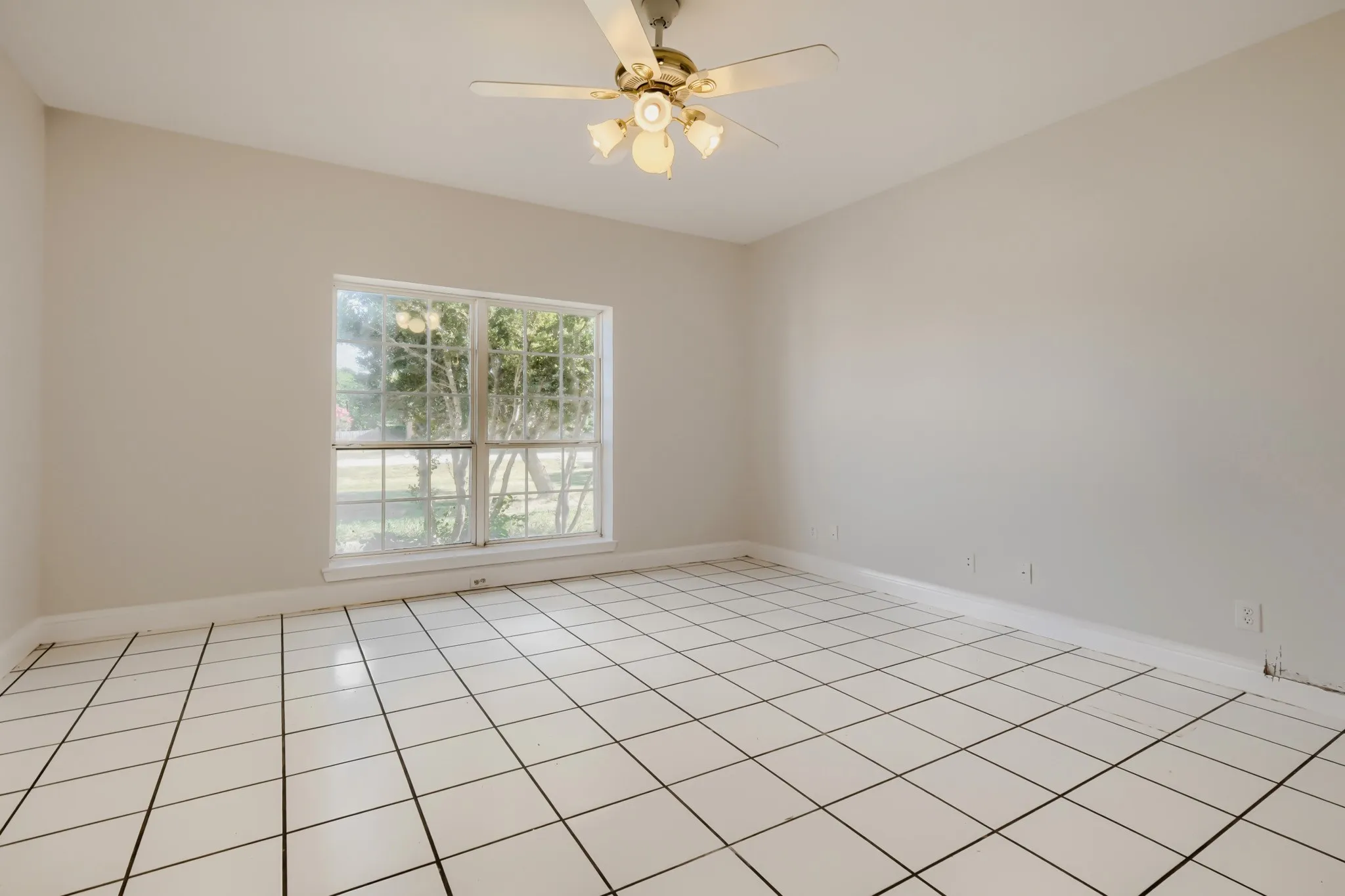 Single Family Residence For Sale in Tarrant County , 2508 Colt Lane, Crowley, Texas 76036, 5 Bedroom, 3 Bathroom, 3 Garage spaces, 3,786 Sqft, built in 1998, mls#21216849, Real Estate Agent in Crowley, Homes For Sale in Tarrant county, Homes For Sale in Crowley, Realtor in Crowley Texas, Real Estate Brokerage Independent Realty Texas, Luminita Cordes Realtor
