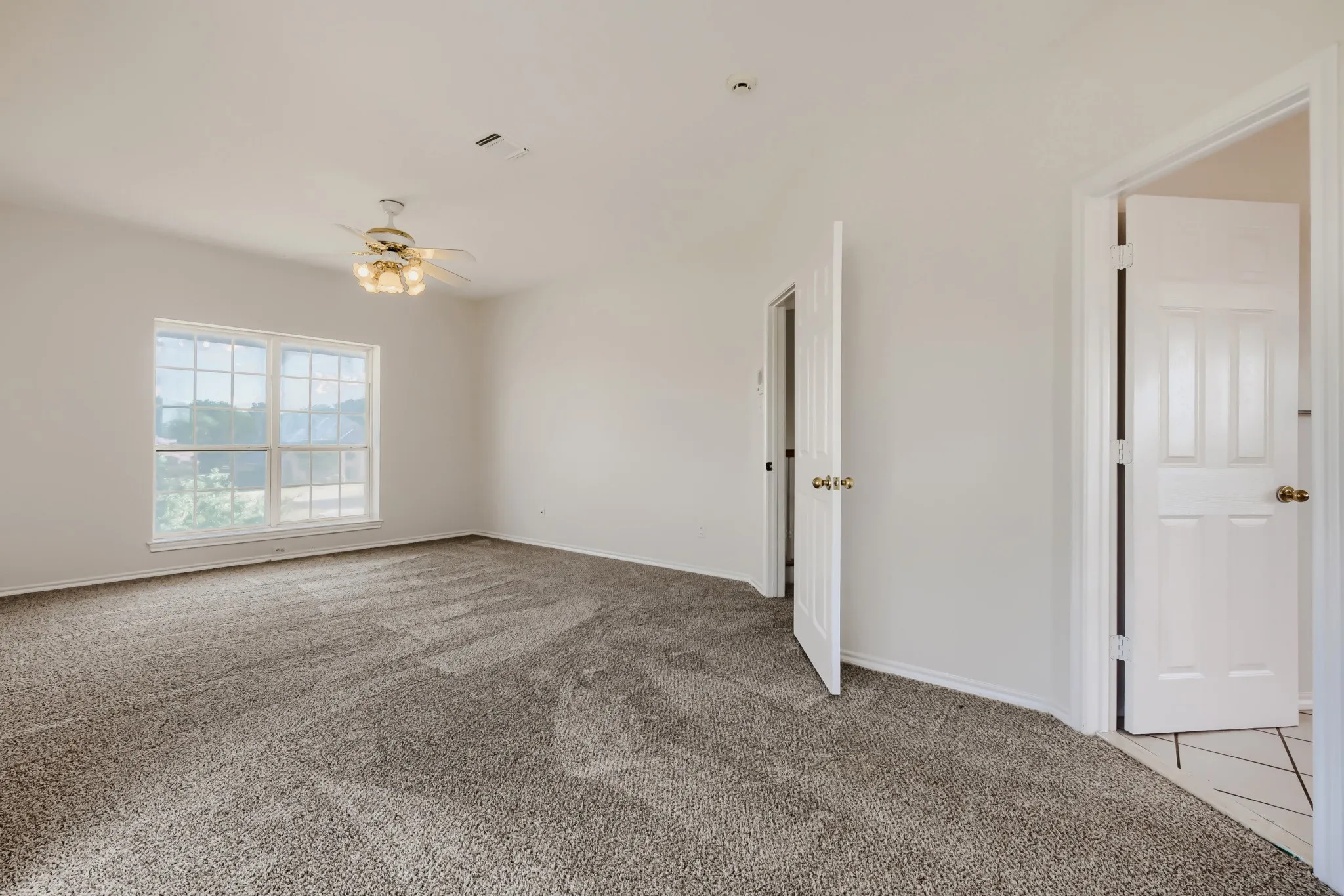 Single Family Residence For Sale in Tarrant County , 2508 Colt Lane, Crowley, Texas 76036, 5 Bedroom, 3 Bathroom, 3 Garage spaces, 3,786 Sqft, built in 1998, mls#21216849, Real Estate Agent in Crowley, Homes For Sale in Tarrant county, Homes For Sale in Crowley, Realtor in Crowley Texas, Real Estate Brokerage Independent Realty Texas, Luminita Cordes Realtor