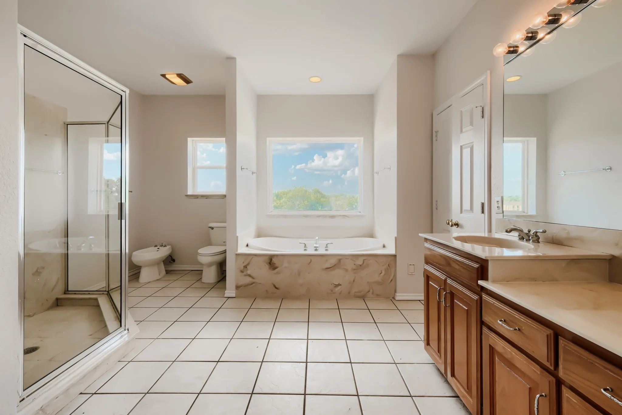 Single Family Residence For Sale in Tarrant County , 2508 Colt Lane, Crowley, Texas 76036, 5 Bedroom, 3 Bathroom, 3 Garage spaces, 3,786 Sqft, built in 1998, mls#21216849, Real Estate Agent in Crowley, Homes For Sale in Tarrant county, Homes For Sale in Crowley, Realtor in Crowley Texas, Real Estate Brokerage Independent Realty Texas, Luminita Cordes Realtor