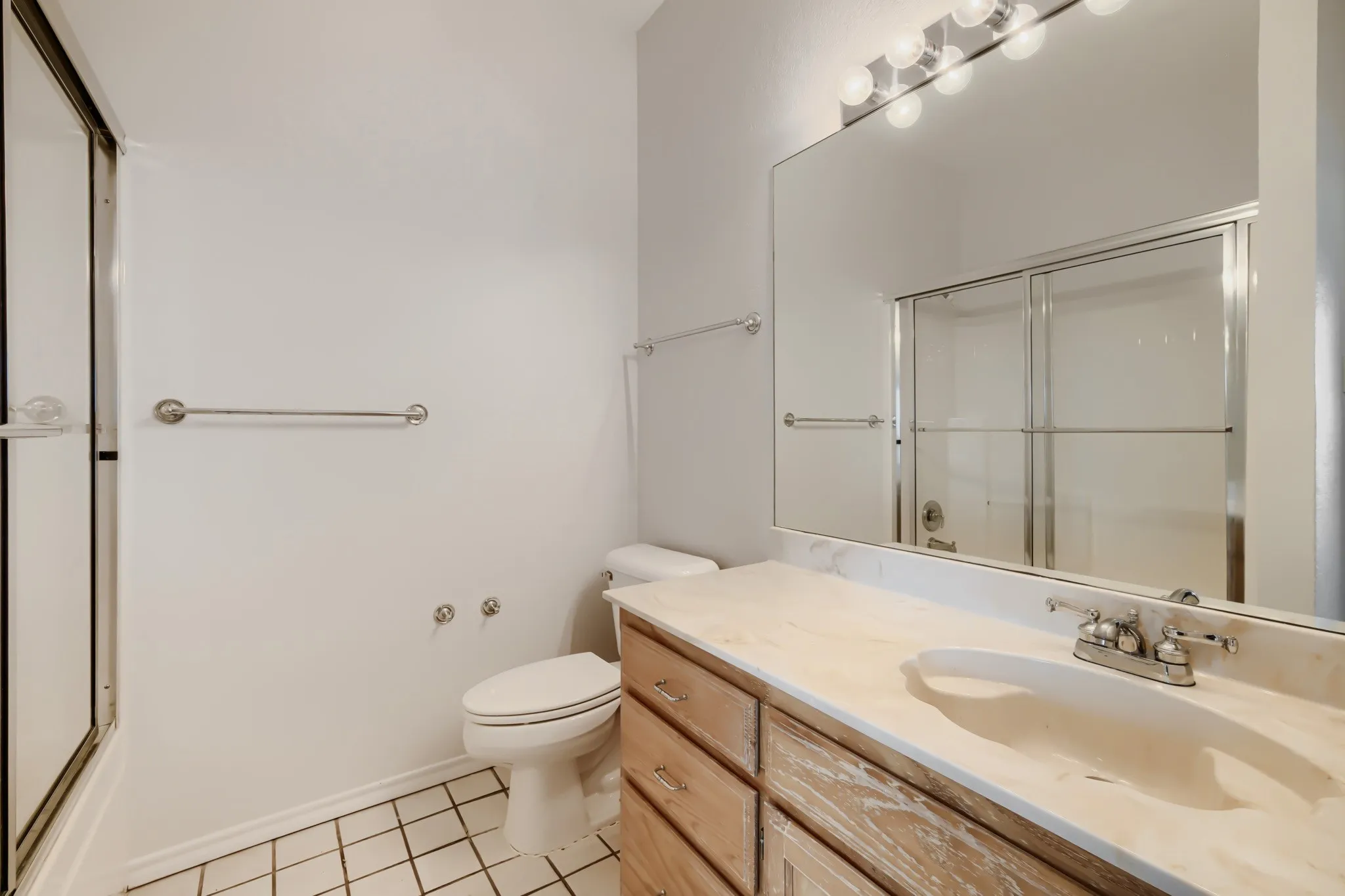 Single Family Residence For Sale in Tarrant County , 2508 Colt Lane, Crowley, Texas 76036, 5 Bedroom, 3 Bathroom, 3 Garage spaces, 3,786 Sqft, built in 1998, mls#21216849, Real Estate Agent in Crowley, Homes For Sale in Tarrant county, Homes For Sale in Crowley, Realtor in Crowley Texas, Real Estate Brokerage Independent Realty Texas, Luminita Cordes Realtor