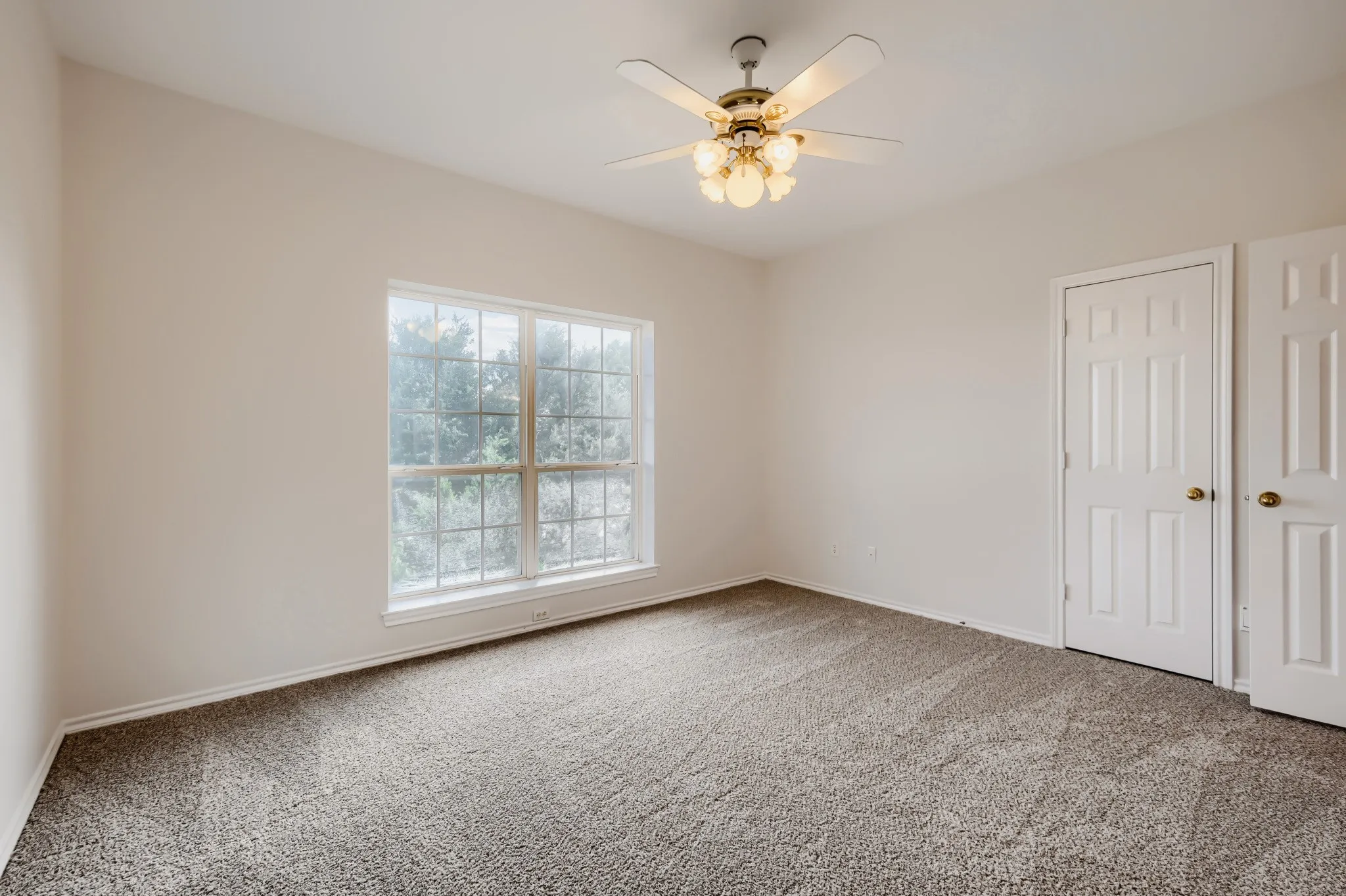 Single Family Residence For Sale in Tarrant County , 2508 Colt Lane, Crowley, Texas 76036, 5 Bedroom, 3 Bathroom, 3 Garage spaces, 3,786 Sqft, built in 1998, mls#21216849, Real Estate Agent in Crowley, Homes For Sale in Tarrant county, Homes For Sale in Crowley, Realtor in Crowley Texas, Real Estate Brokerage Independent Realty Texas, Luminita Cordes Realtor