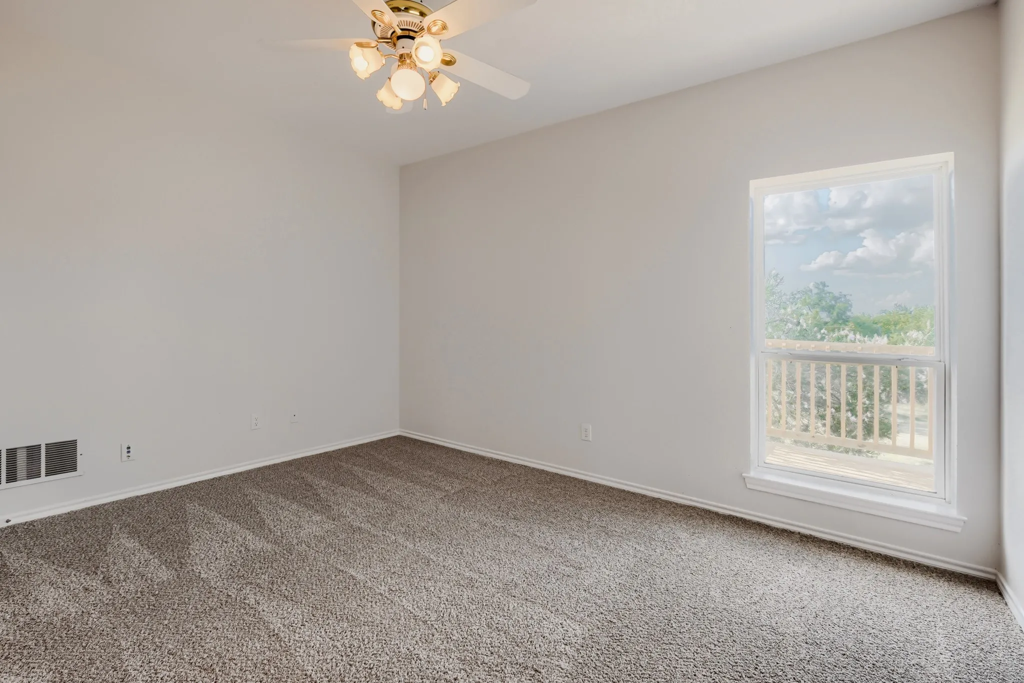 Single Family Residence For Sale in Tarrant County , 2508 Colt Lane, Crowley, Texas 76036, 5 Bedroom, 3 Bathroom, 3 Garage spaces, 3,786 Sqft, built in 1998, mls#21216849, Real Estate Agent in Crowley, Homes For Sale in Tarrant county, Homes For Sale in Crowley, Realtor in Crowley Texas, Real Estate Brokerage Independent Realty Texas, Luminita Cordes Realtor
