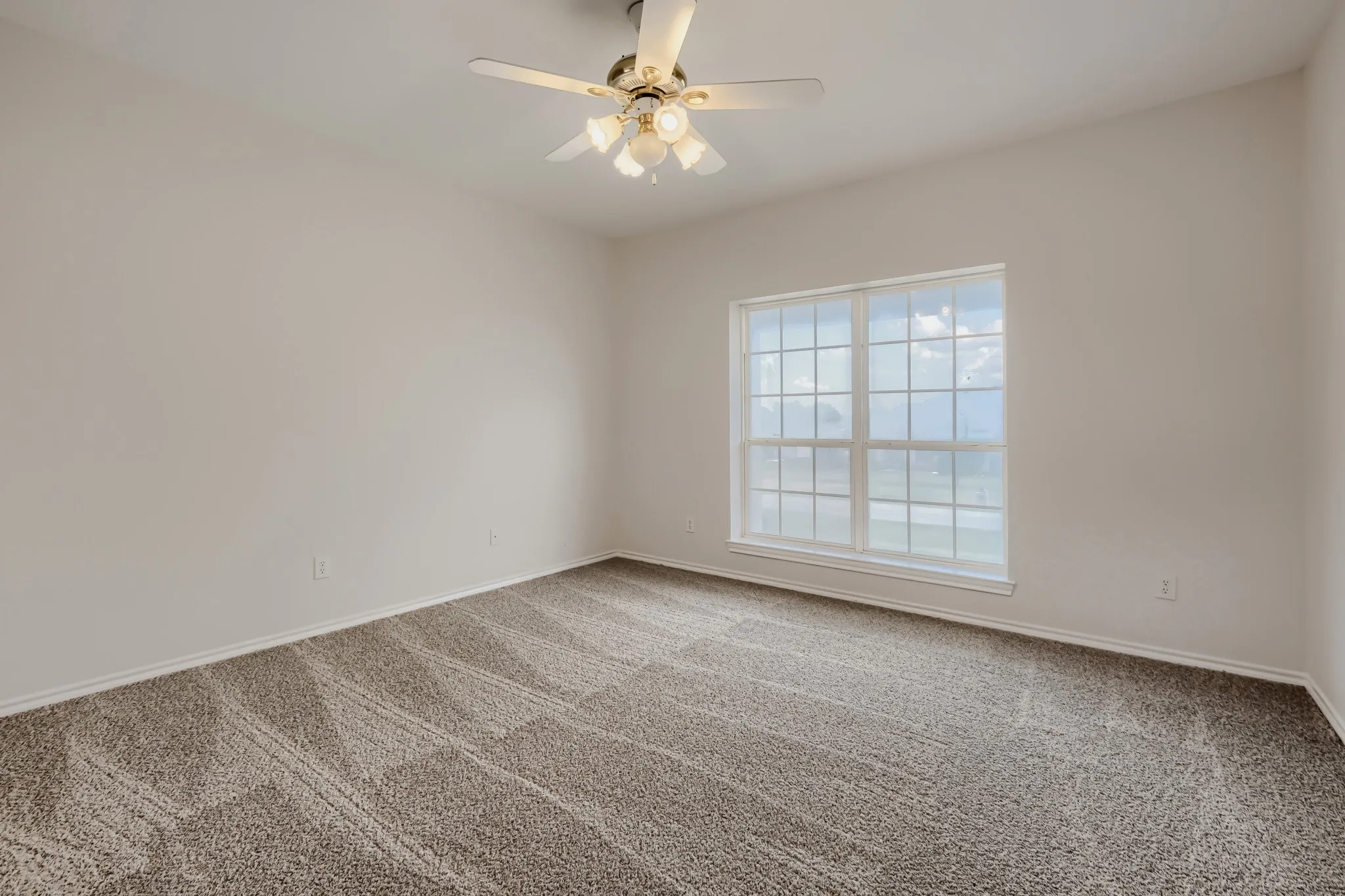 Single Family Residence For Sale in Tarrant County , 2508 Colt Lane, Crowley, Texas 76036, 5 Bedroom, 3 Bathroom, 3 Garage spaces, 3,786 Sqft, built in 1998, mls#21216849, Real Estate Agent in Crowley, Homes For Sale in Tarrant county, Homes For Sale in Crowley, Realtor in Crowley Texas, Real Estate Brokerage Independent Realty Texas, Luminita Cordes Realtor