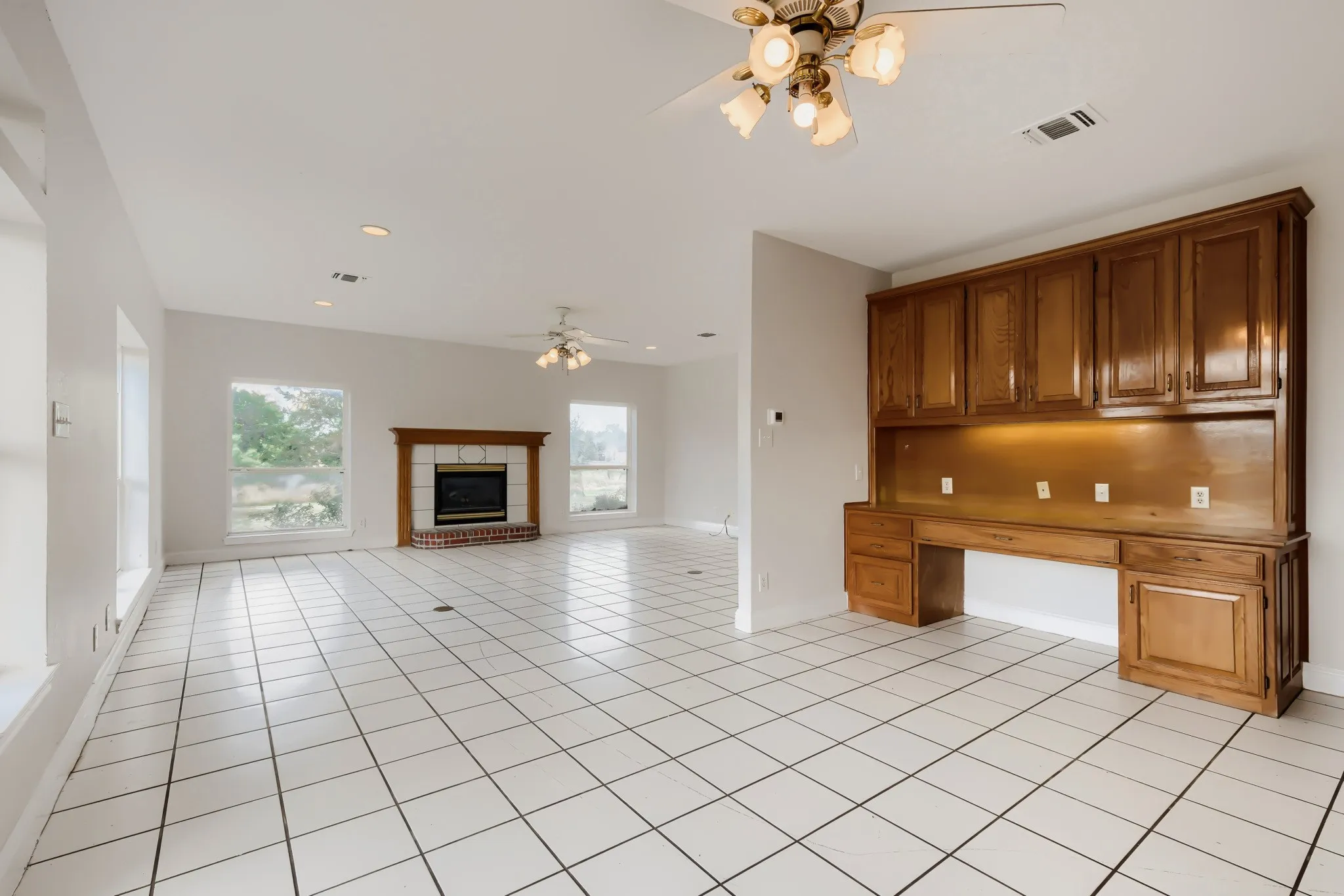 Single Family Residence For Sale in Tarrant County , 2508 Colt Lane, Crowley, Texas 76036, 5 Bedroom, 3 Bathroom, 3 Garage spaces, 3,786 Sqft, built in 1998, mls#21216849, Real Estate Agent in Crowley, Homes For Sale in Tarrant county, Homes For Sale in Crowley, Realtor in Crowley Texas, Real Estate Brokerage Independent Realty Texas, Luminita Cordes Realtor