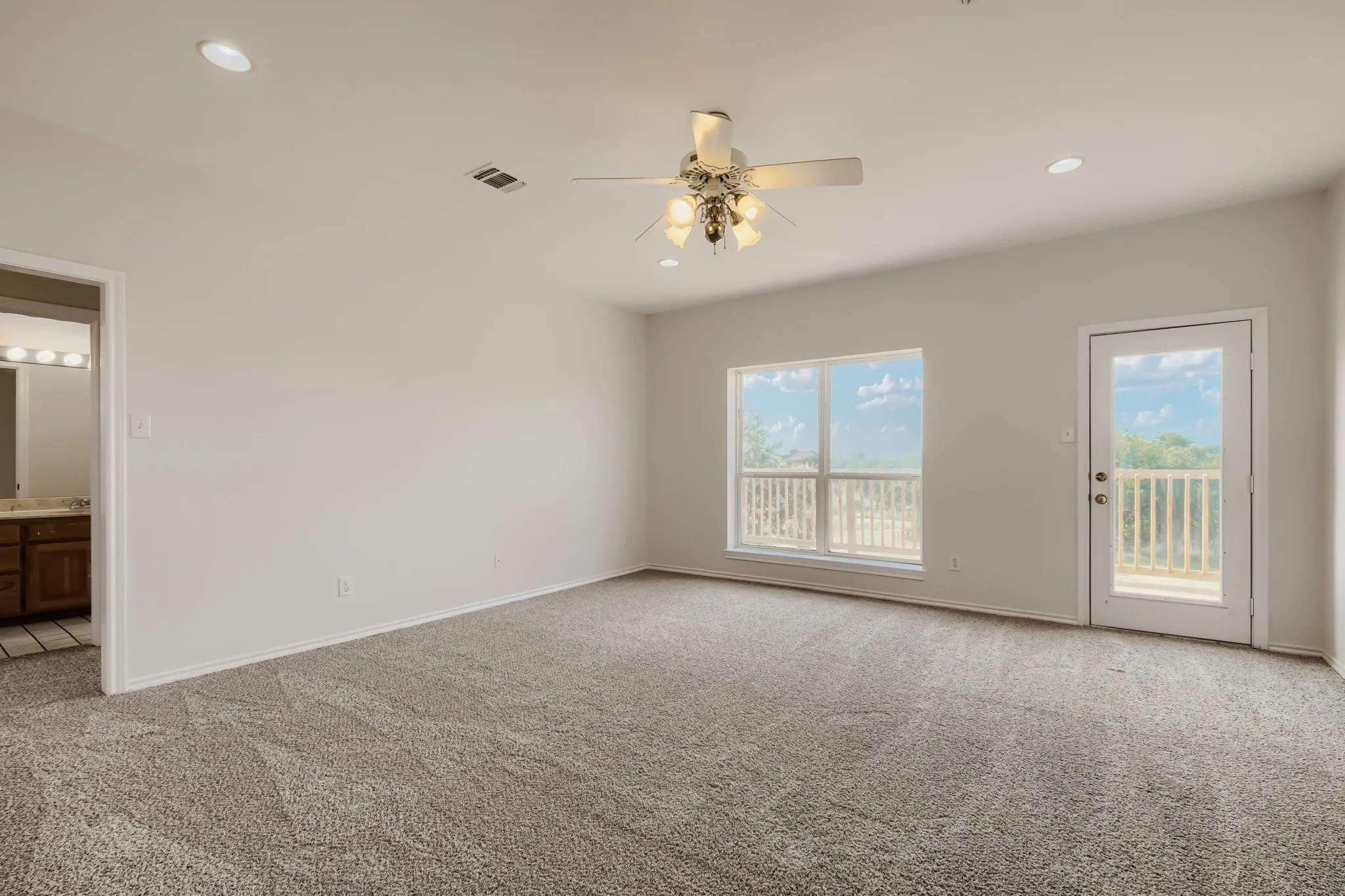 Single Family Residence For Sale in Tarrant County , 2508 Colt Lane, Crowley, Texas 76036, 5 Bedroom, 3 Bathroom, 3 Garage spaces, 3,786 Sqft, built in 1998, mls#21216849, Real Estate Agent in Crowley, Homes For Sale in Tarrant county, Homes For Sale in Crowley, Realtor in Crowley Texas, Real Estate Brokerage Independent Realty Texas, Luminita Cordes Realtor