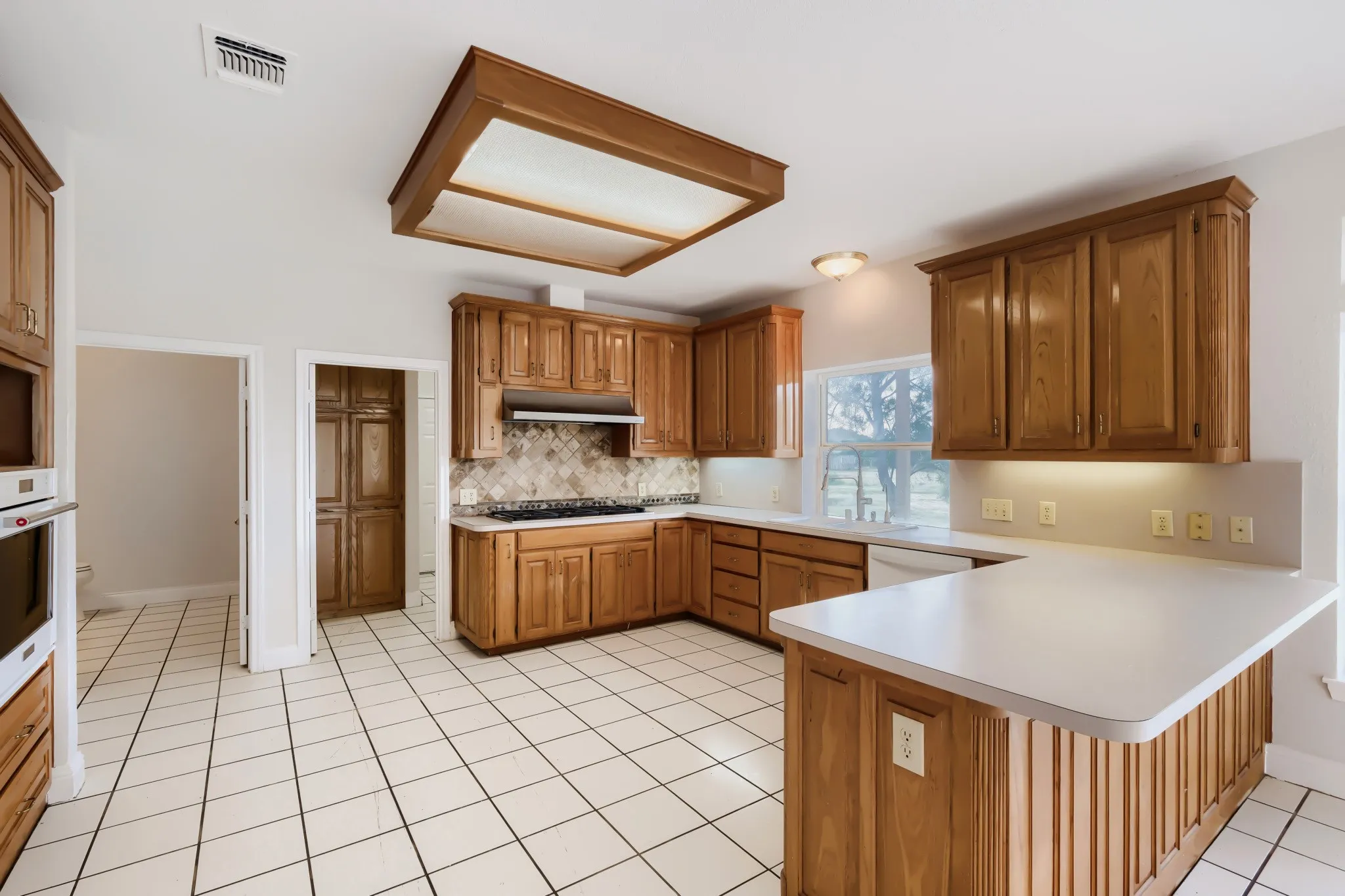 Single Family Residence For Sale in Tarrant County , 2508 Colt Lane, Crowley, Texas 76036, 5 Bedroom, 3 Bathroom, 3 Garage spaces, 3,786 Sqft, built in 1998, mls#21216849, Real Estate Agent in Crowley, Homes For Sale in Tarrant county, Homes For Sale in Crowley, Realtor in Crowley Texas, Real Estate Brokerage Independent Realty Texas, Luminita Cordes Realtor