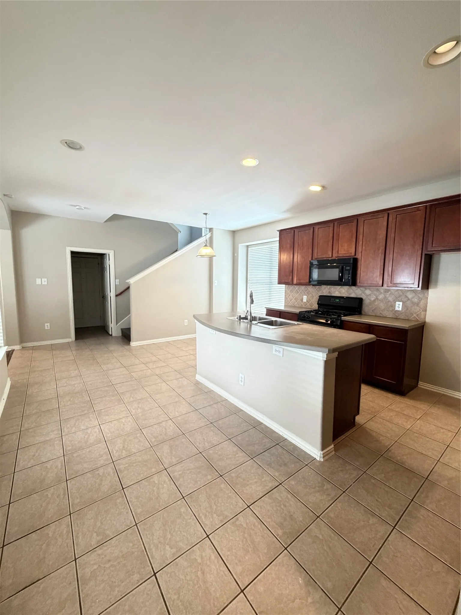 Single Family Residence For Rent in Denton County , 1016 Grey Fox Drive, Savannah, Texas 76227, 4 Bedroom, 3 Bathroom, 2 Garage spaces, 2,714 Sqft, built in 2005, mls#21329554, Real Estate Agent in Savannah, Homes For Rent in Denton county, Homes For Rent in Savannah, Realtor in Savannah Texas, Real Estate Brokerage Independent Realty Texas, Luminita Cordes Realtor