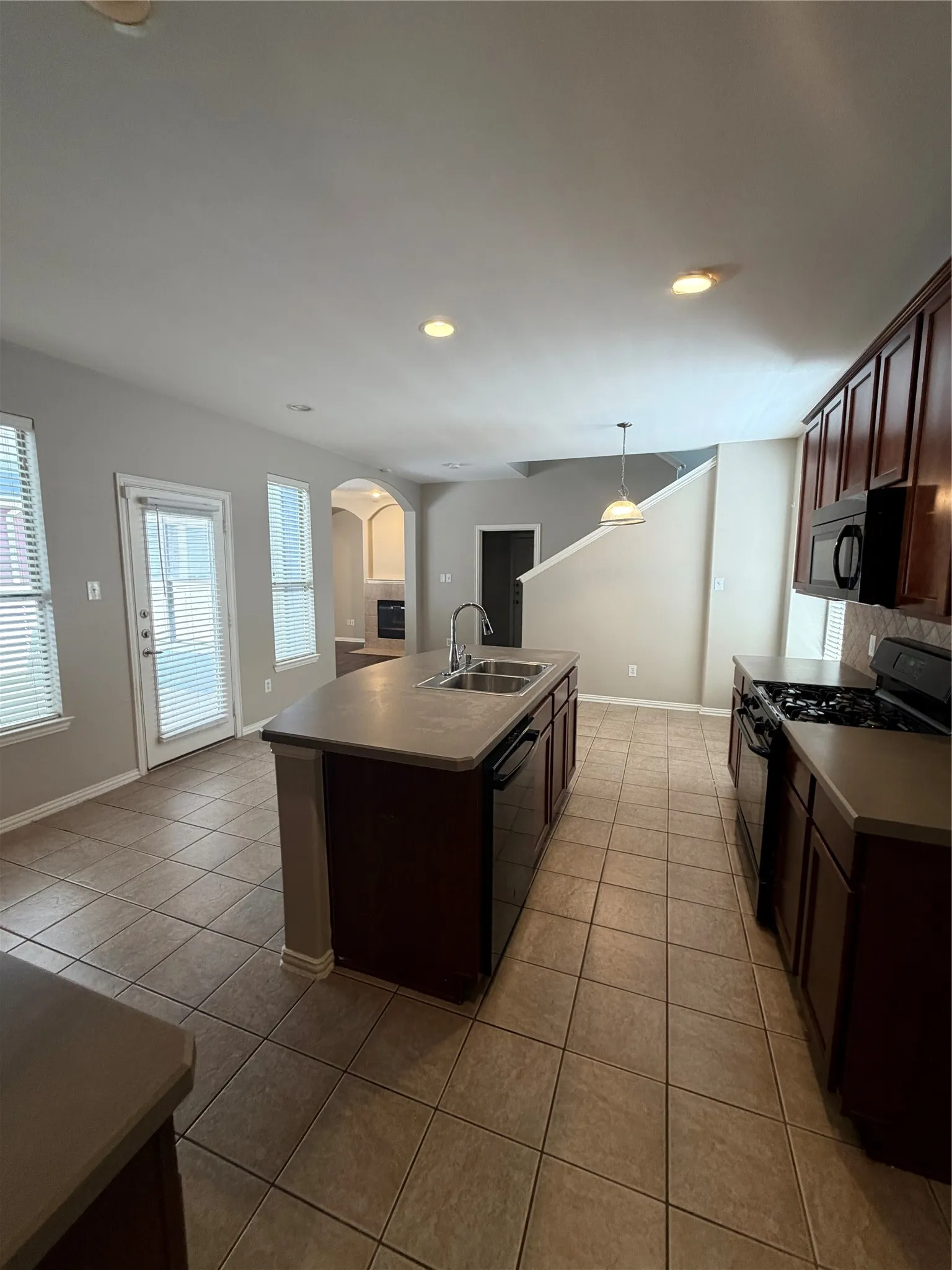 Single Family Residence For Rent in Denton County , 1016 Grey Fox Drive, Savannah, Texas 76227, 4 Bedroom, 3 Bathroom, 2 Garage spaces, 2,714 Sqft, built in 2005, mls#21329554, Real Estate Agent in Savannah, Homes For Rent in Denton county, Homes For Rent in Savannah, Realtor in Savannah Texas, Real Estate Brokerage Independent Realty Texas, Luminita Cordes Realtor