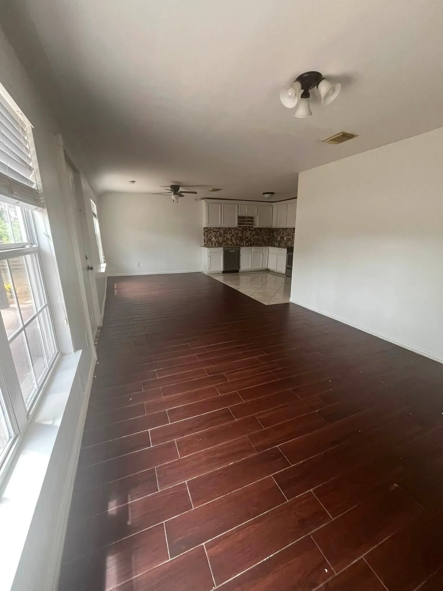 Single Family Residence For Rent in Dallas County , 2965 Clovis Avenue, Dallas, Texas 75233, 2 Bedroom, 2 Bathroom, Garage spaces, 973 Sqft, built in 1920, mls#21328661, Real Estate Agent in Dallas, Homes For Rent in Dallas county, Homes For Rent in Dallas, Realtor in Dallas Texas, Real Estate Brokerage Independent Realty Texas, Luminita Cordes Realtor