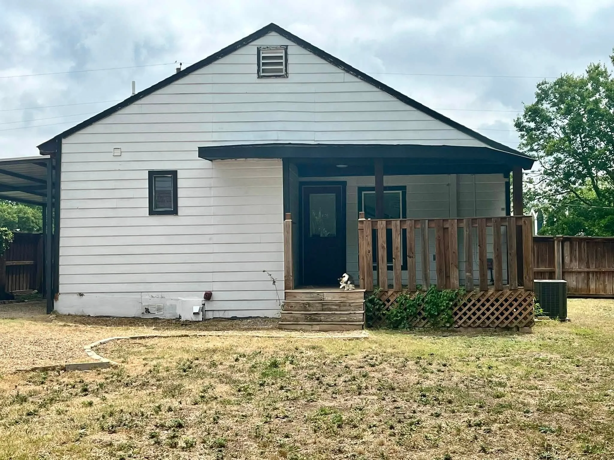 Single Family Residence For Rent in Dallas County , 2965 Clovis Avenue, Dallas, Texas 75233, 2 Bedroom, 2 Bathroom, Garage spaces, 973 Sqft, built in 1920, mls#21328661, Real Estate Agent in Dallas, Homes For Rent in Dallas county, Homes For Rent in Dallas, Realtor in Dallas Texas, Real Estate Brokerage Independent Realty Texas, Luminita Cordes Realtor