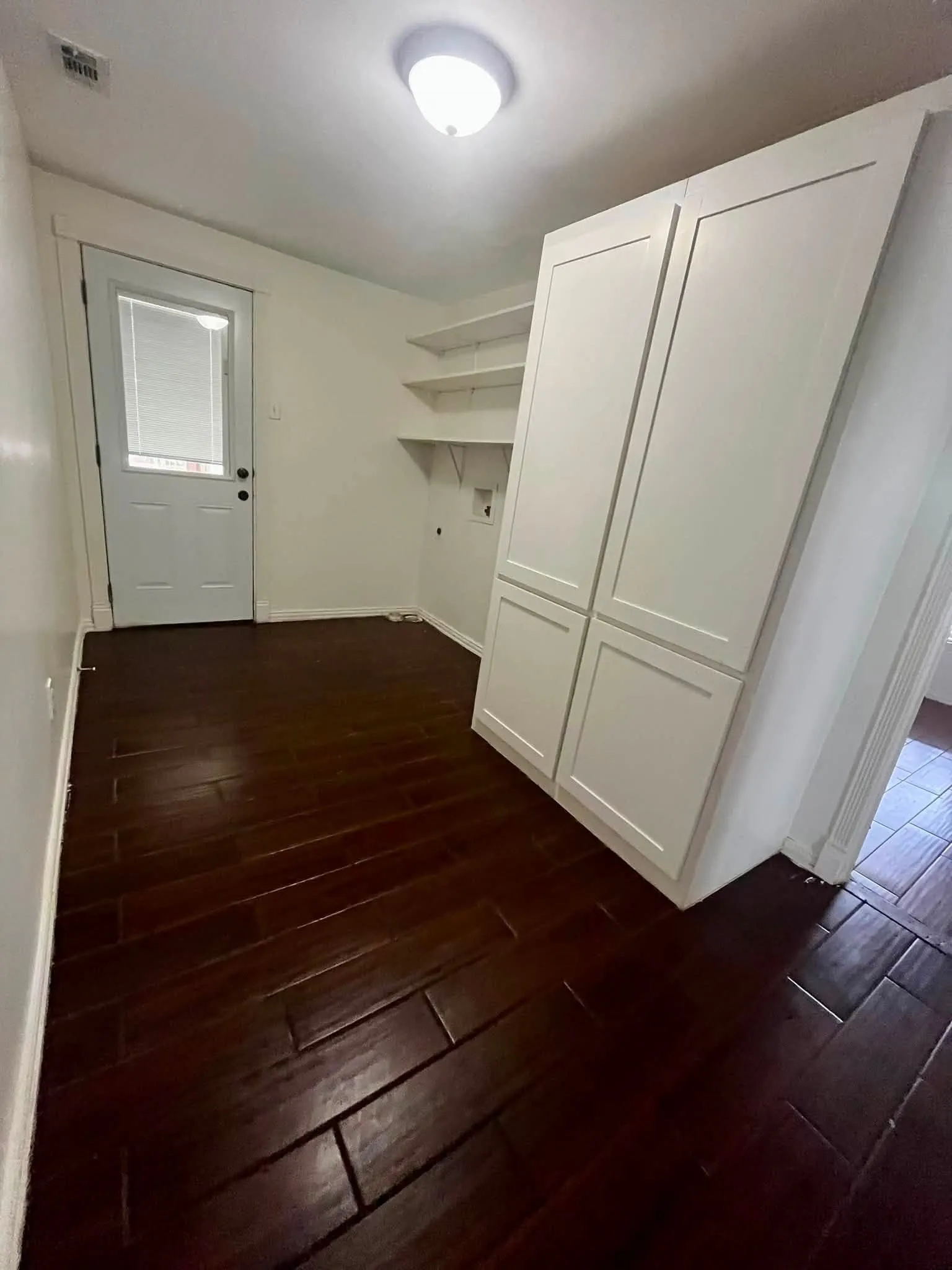 Single Family Residence For Rent in Dallas County , 2965 Clovis Avenue, Dallas, Texas 75233, 2 Bedroom, 2 Bathroom, Garage spaces, 973 Sqft, built in 1920, mls#21328661, Real Estate Agent in Dallas, Homes For Rent in Dallas county, Homes For Rent in Dallas, Realtor in Dallas Texas, Real Estate Brokerage Independent Realty Texas, Luminita Cordes Realtor