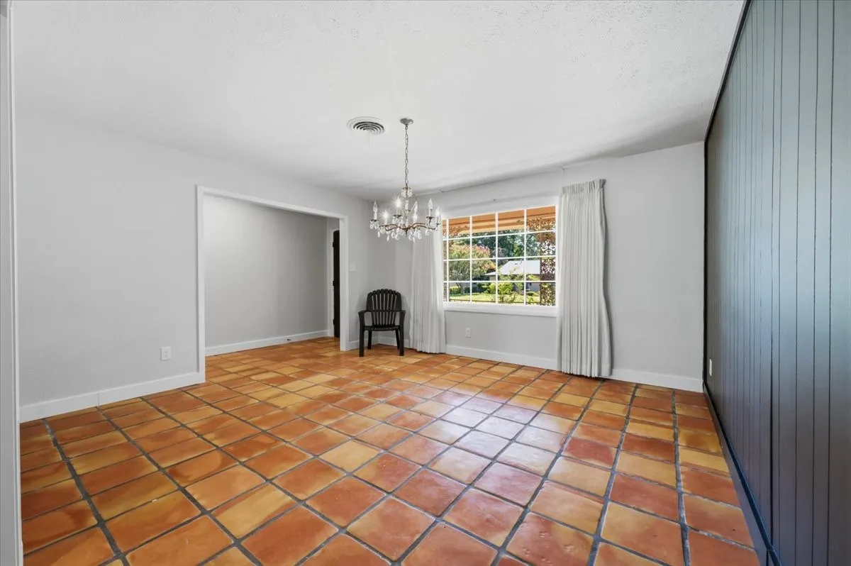 Single Family Residence For Rent in Tarrant County , 6920 Valhalla Road, Fort Worth, Texas 76116, 3 Bedroom, 2 Bathroom, 2 Garage spaces, 1,672 Sqft, built in 1959, mls#21329362, Real Estate Agent in Fort Worth, Homes For Rent in Tarrant county, Homes For Rent in Fort Worth, Realtor in Fort Worth Texas, Real Estate Brokerage Independent Realty Texas, Luminita Cordes Realtor