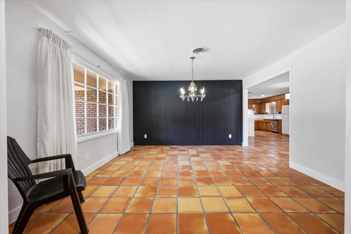 Single Family Residence For Rent in Tarrant County , 6920 Valhalla Road, Fort Worth, Texas 76116, 3 Bedroom, 2 Bathroom, 2 Garage spaces, 1,672 Sqft, built in 1959, mls#21329362, Real Estate Agent in Fort Worth, Homes For Rent in Tarrant county, Homes For Rent in Fort Worth, Realtor in Fort Worth Texas, Real Estate Brokerage Independent Realty Texas, Luminita Cordes Realtor