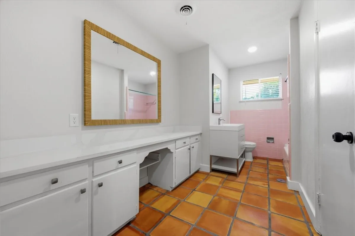 Single Family Residence For Rent in Tarrant County , 6920 Valhalla Road, Fort Worth, Texas 76116, 3 Bedroom, 2 Bathroom, 2 Garage spaces, 1,672 Sqft, built in 1959, mls#21329362, Real Estate Agent in Fort Worth, Homes For Rent in Tarrant county, Homes For Rent in Fort Worth, Realtor in Fort Worth Texas, Real Estate Brokerage Independent Realty Texas, Luminita Cordes Realtor
