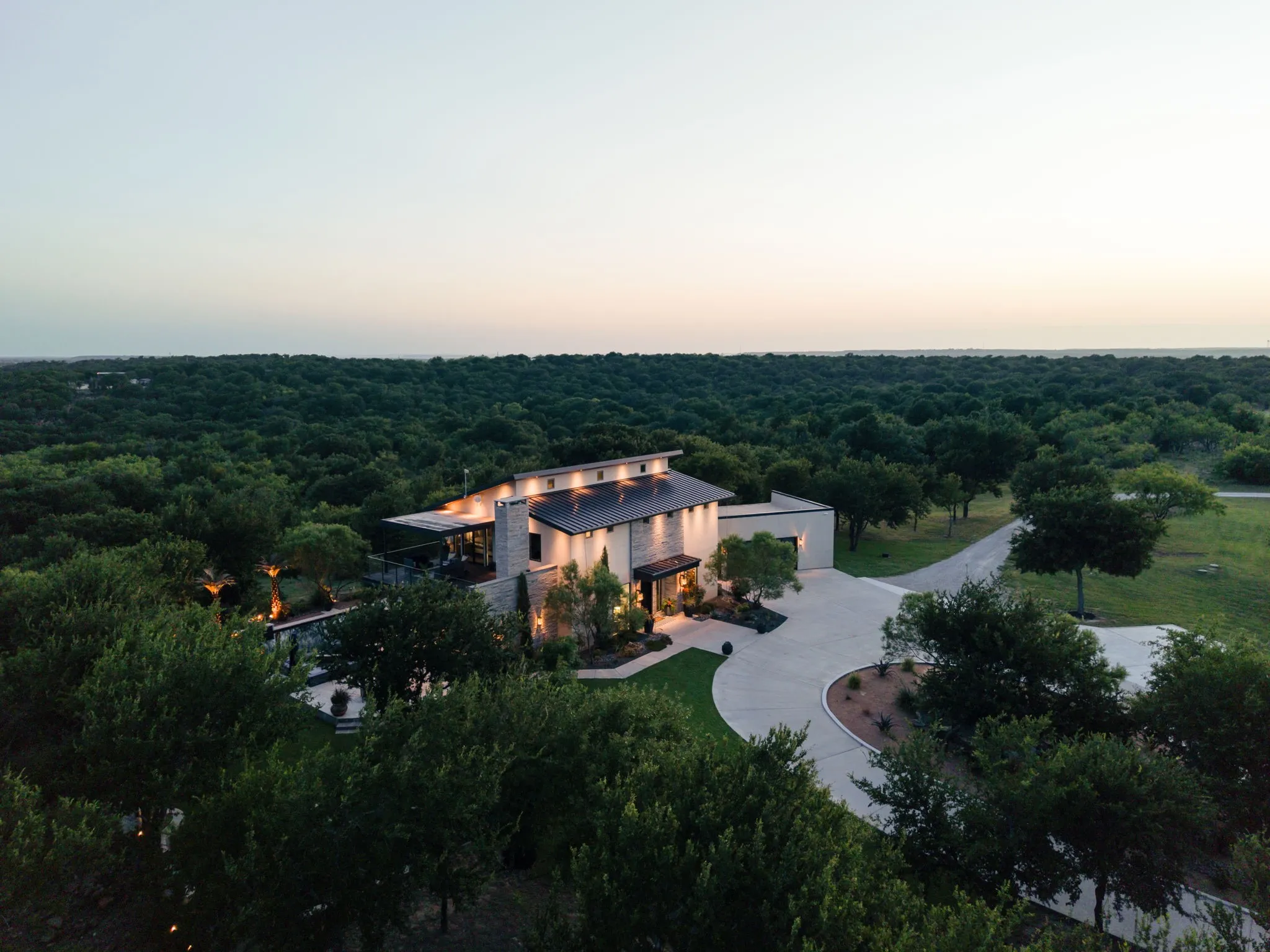 Single Family Residence For Sale in Parker County , 576 Maddux Road, Weatherford, Texas 76088, 3 Bedroom, 3 Bathroom, 3 Garage spaces, 3,216 Sqft, built in 2021, mls#21327825, Real Estate Agent in Weatherford, Homes For Sale in Parker county, Homes For Sale in Weatherford, Realtor in Weatherford Texas, Real Estate Brokerage Independent Realty Texas, Luminita Cordes Realtor