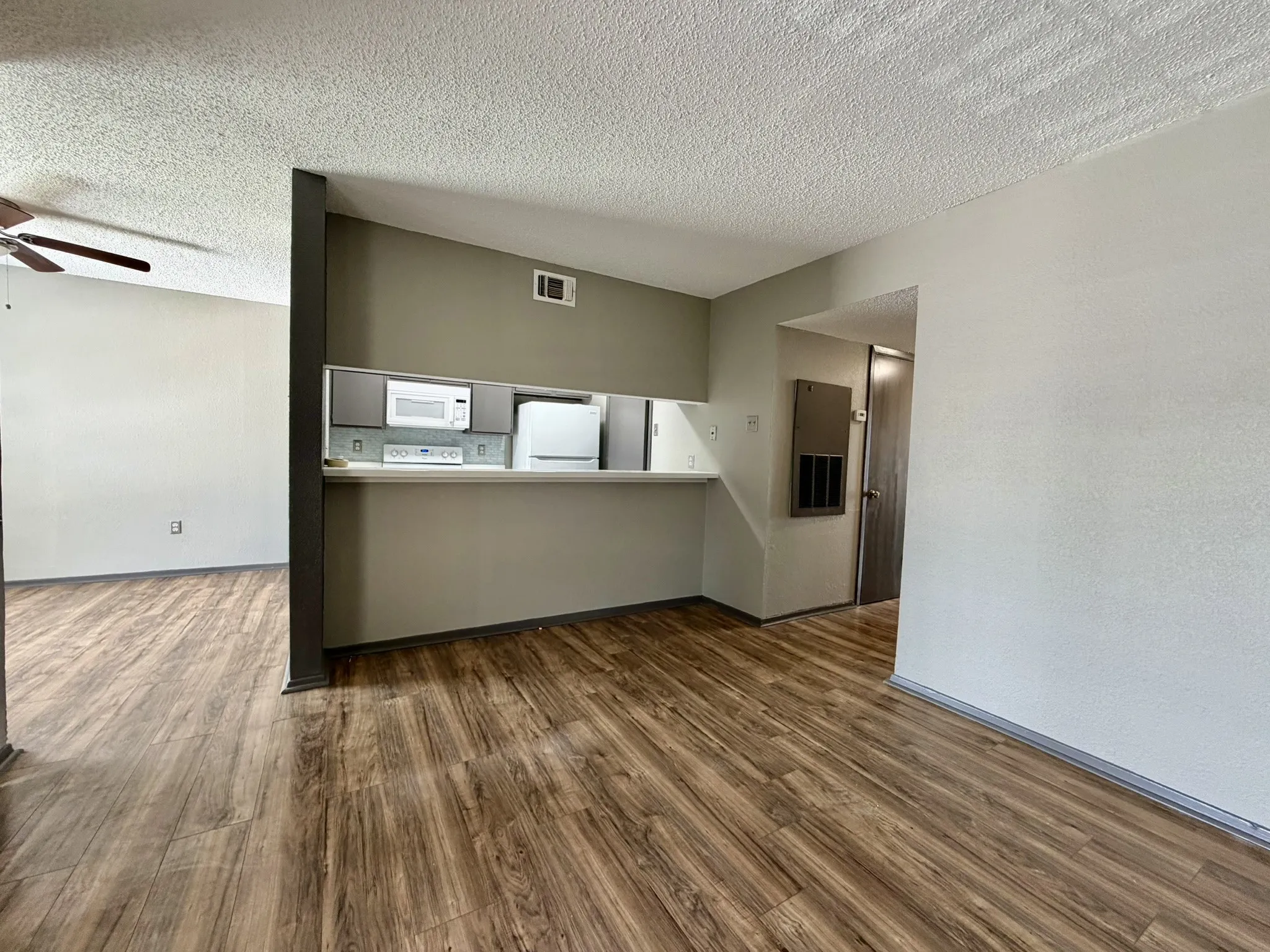 Condominium For Sale in Dallas County , 12482 Abrams Road 2521, Dallas, Texas 75243, 2 Bedrooms, 2 Bathrooms, Garage spaces, 955 Sqft, built in 1982, Price $175,000, mls#21329378, Real Estate Agent in Dallas, Homes For Sale in Dallas county, Homes For Sale in Dallas, Realtor in Dallas Texas, Real Estate Brokerage Independent Realty Texas, Luminita Cordes Realtor