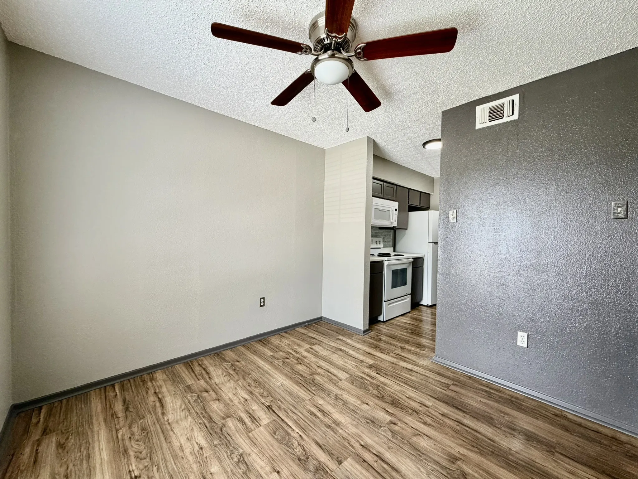 Condominium For Sale in Dallas County , 12482 Abrams Road 2521, Dallas, Texas 75243, 2 Bedrooms, 2 Bathrooms, Garage spaces, 955 Sqft, built in 1982, Price $175,000, mls#21329378, Real Estate Agent in Dallas, Homes For Sale in Dallas county, Homes For Sale in Dallas, Realtor in Dallas Texas, Real Estate Brokerage Independent Realty Texas, Luminita Cordes Realtor