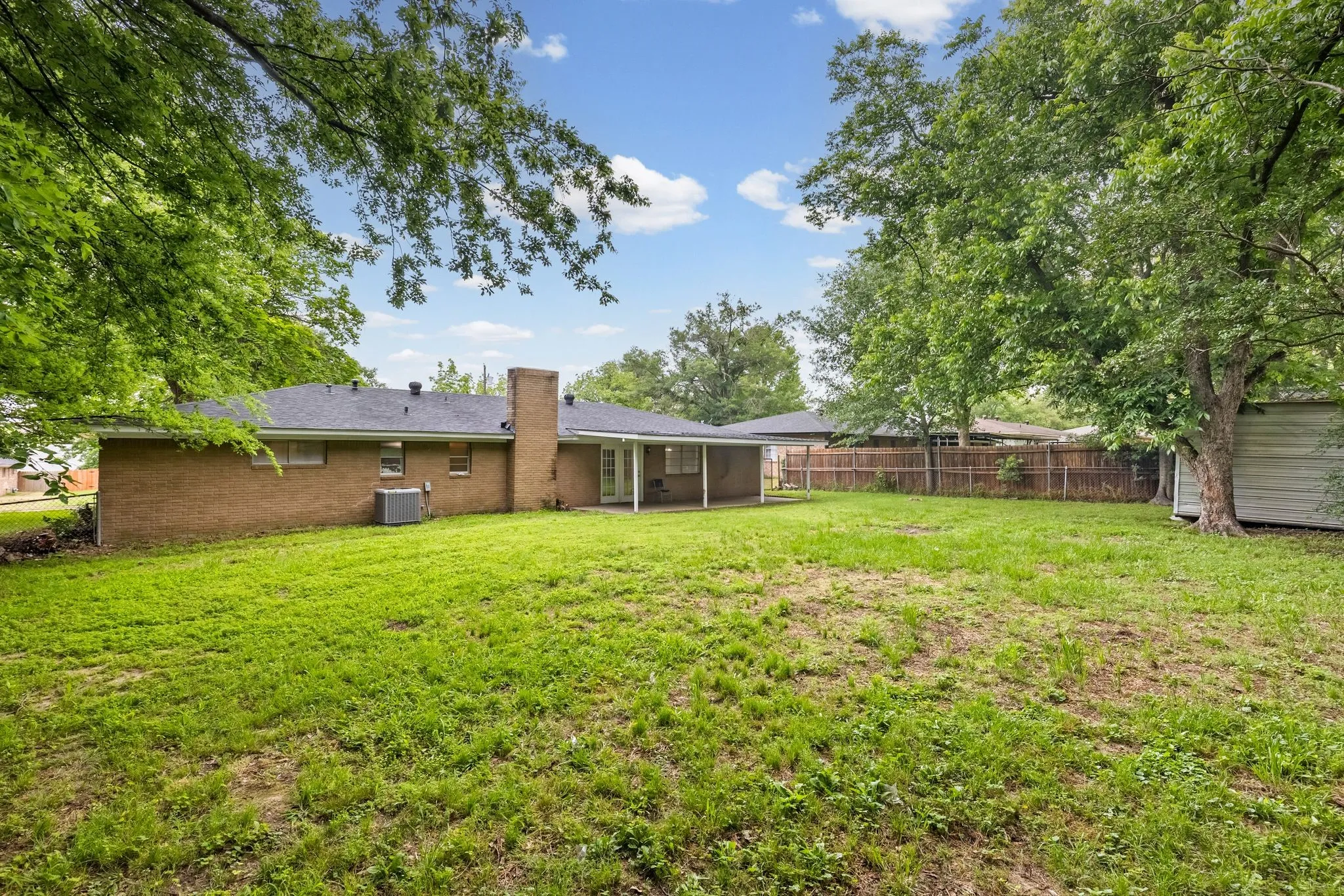 Single Family Residence For Rent in Hopkins County , 705 Plano Street, Sulphur Springs, Texas 75482, 3 Bedroom, 2 Bathroom, 2 Garage spaces, 1,719 Sqft, built in 1965, mls#21329569, Real Estate Agent in Sulphur Springs, Homes For Rent in Hopkins county, Homes For Rent in Sulphur Springs, Realtor in Sulphur Springs Texas, Real Estate Brokerage Independent Realty Texas, Luminita Cordes Realtor