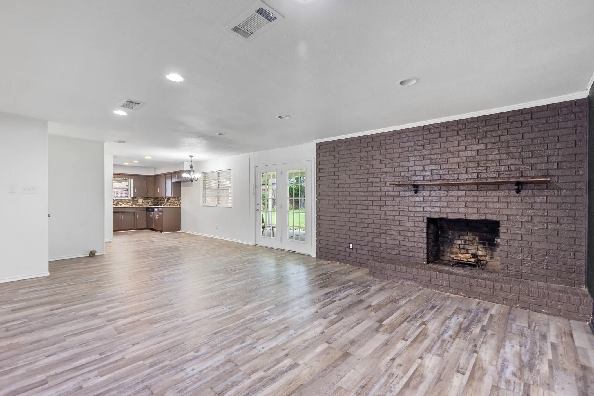 Single Family Residence For Rent in Hopkins County , 705 Plano Street, Sulphur Springs, Texas 75482, 3 Bedroom, 2 Bathroom, 2 Garage spaces, 1,719 Sqft, built in 1965, mls#21329569, Real Estate Agent in Sulphur Springs, Homes For Rent in Hopkins county, Homes For Rent in Sulphur Springs, Realtor in Sulphur Springs Texas, Real Estate Brokerage Independent Realty Texas, Luminita Cordes Realtor