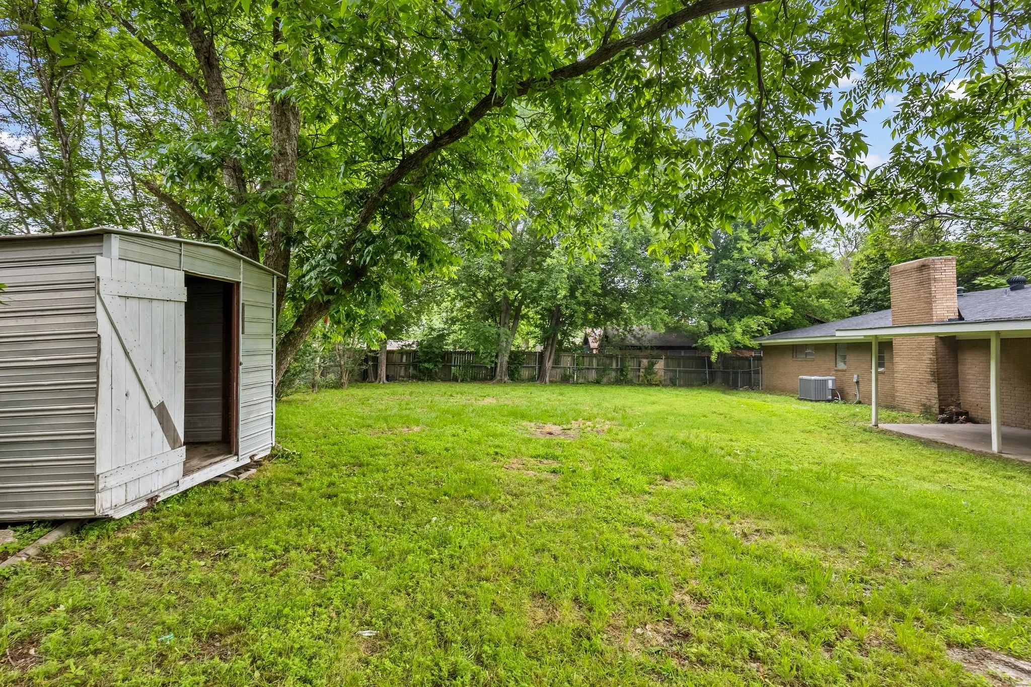 Single Family Residence For Rent in Hopkins County , 705 Plano Street, Sulphur Springs, Texas 75482, 3 Bedroom, 2 Bathroom, 2 Garage spaces, 1,719 Sqft, built in 1965, mls#21329569, Real Estate Agent in Sulphur Springs, Homes For Rent in Hopkins county, Homes For Rent in Sulphur Springs, Realtor in Sulphur Springs Texas, Real Estate Brokerage Independent Realty Texas, Luminita Cordes Realtor