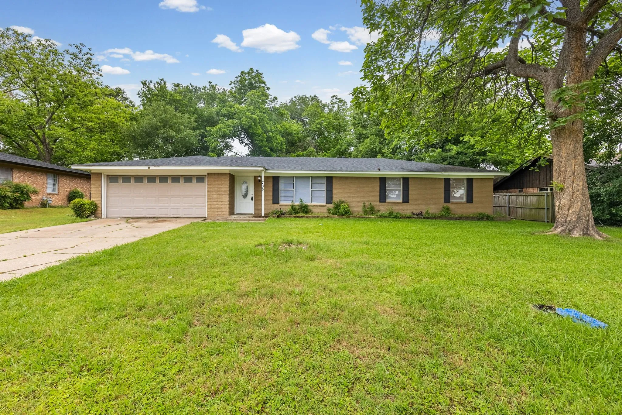 Single Family Residence For Rent in Hopkins County , 705 Plano Street, Sulphur Springs, Texas 75482, 3 Bedroom, 2 Bathroom, 2 Garage spaces, 1,719 Sqft, built in 1965, mls#21329569, Real Estate Agent in Sulphur Springs, Homes For Rent in Hopkins county, Homes For Rent in Sulphur Springs, Realtor in Sulphur Springs Texas, Real Estate Brokerage Independent Realty Texas, Luminita Cordes Realtor