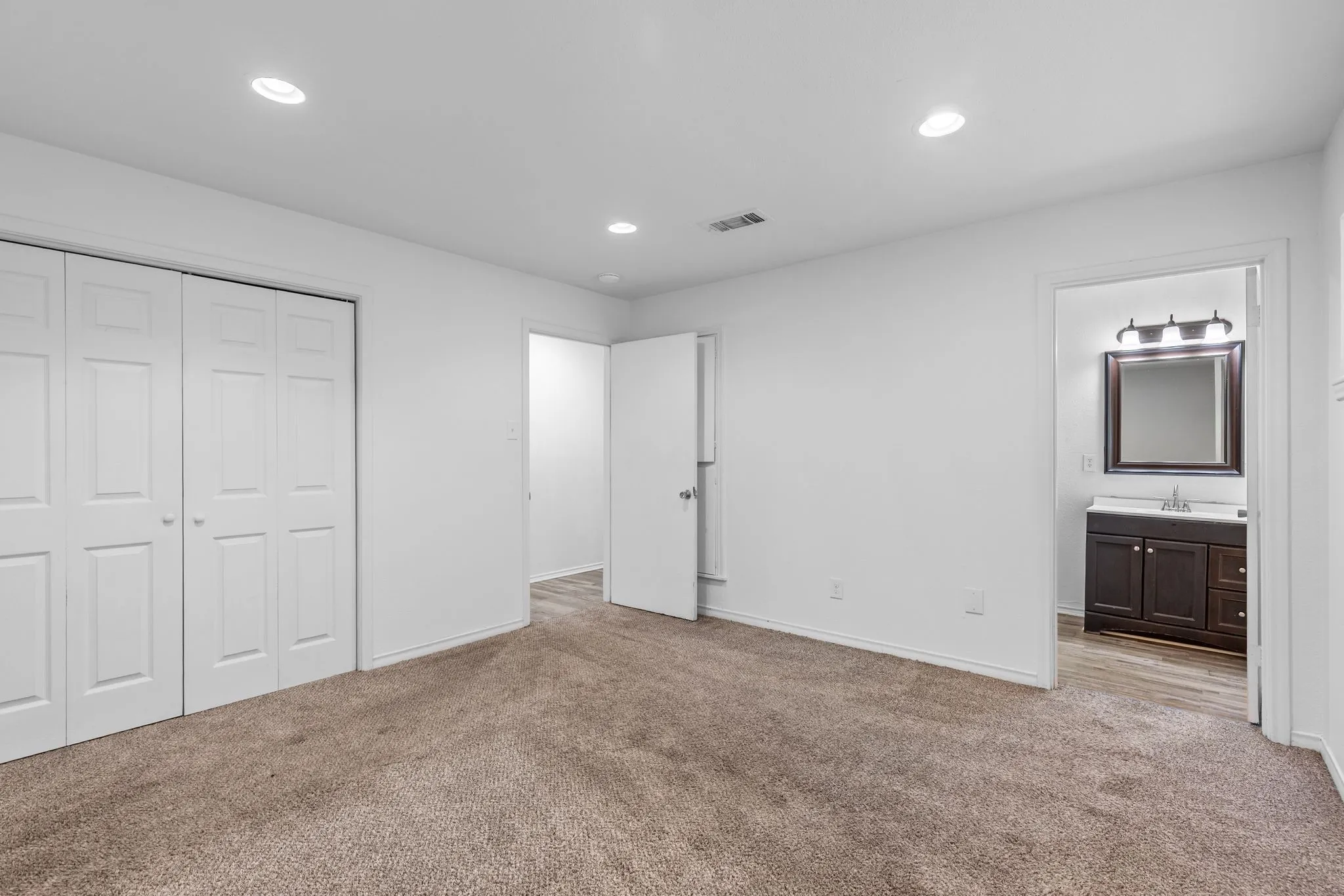 Single Family Residence For Rent in Hopkins County , 705 Plano Street, Sulphur Springs, Texas 75482, 3 Bedroom, 2 Bathroom, 2 Garage spaces, 1,719 Sqft, built in 1965, mls#21329569, Real Estate Agent in Sulphur Springs, Homes For Rent in Hopkins county, Homes For Rent in Sulphur Springs, Realtor in Sulphur Springs Texas, Real Estate Brokerage Independent Realty Texas, Luminita Cordes Realtor