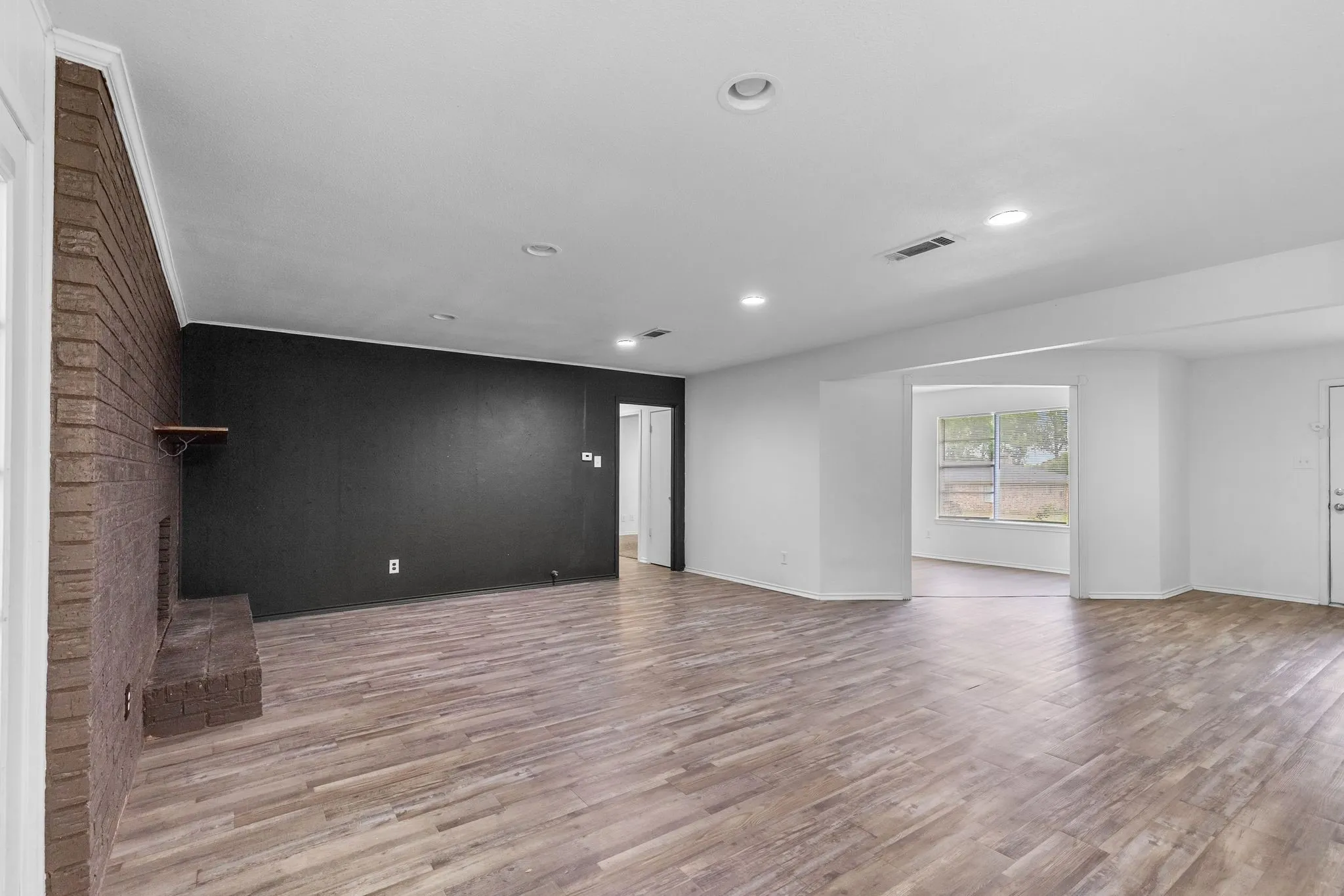 Single Family Residence For Rent in Hopkins County , 705 Plano Street, Sulphur Springs, Texas 75482, 3 Bedroom, 2 Bathroom, 2 Garage spaces, 1,719 Sqft, built in 1965, mls#21329569, Real Estate Agent in Sulphur Springs, Homes For Rent in Hopkins county, Homes For Rent in Sulphur Springs, Realtor in Sulphur Springs Texas, Real Estate Brokerage Independent Realty Texas, Luminita Cordes Realtor