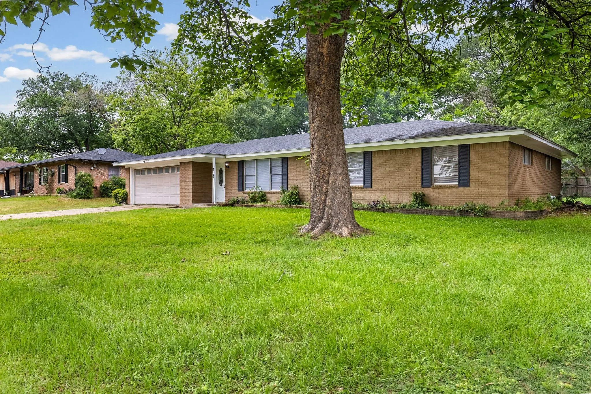 Single Family Residence For Rent in Hopkins County , 705 Plano Street, Sulphur Springs, Texas 75482, 3 Bedroom, 2 Bathroom, 2 Garage spaces, 1,719 Sqft, built in 1965, mls#21329569, Real Estate Agent in Sulphur Springs, Homes For Rent in Hopkins county, Homes For Rent in Sulphur Springs, Realtor in Sulphur Springs Texas, Real Estate Brokerage Independent Realty Texas, Luminita Cordes Realtor