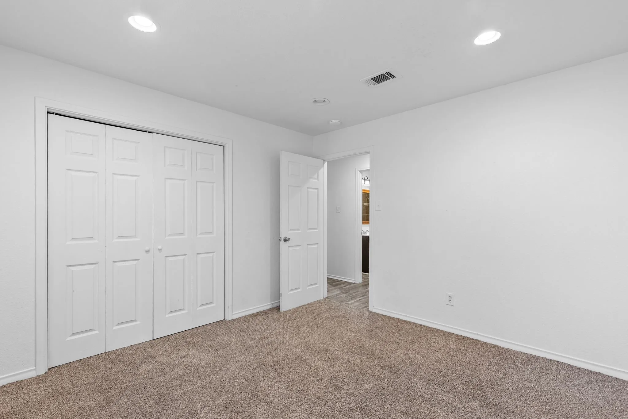Single Family Residence For Rent in Hopkins County , 705 Plano Street, Sulphur Springs, Texas 75482, 3 Bedroom, 2 Bathroom, 2 Garage spaces, 1,719 Sqft, built in 1965, mls#21329569, Real Estate Agent in Sulphur Springs, Homes For Rent in Hopkins county, Homes For Rent in Sulphur Springs, Realtor in Sulphur Springs Texas, Real Estate Brokerage Independent Realty Texas, Luminita Cordes Realtor