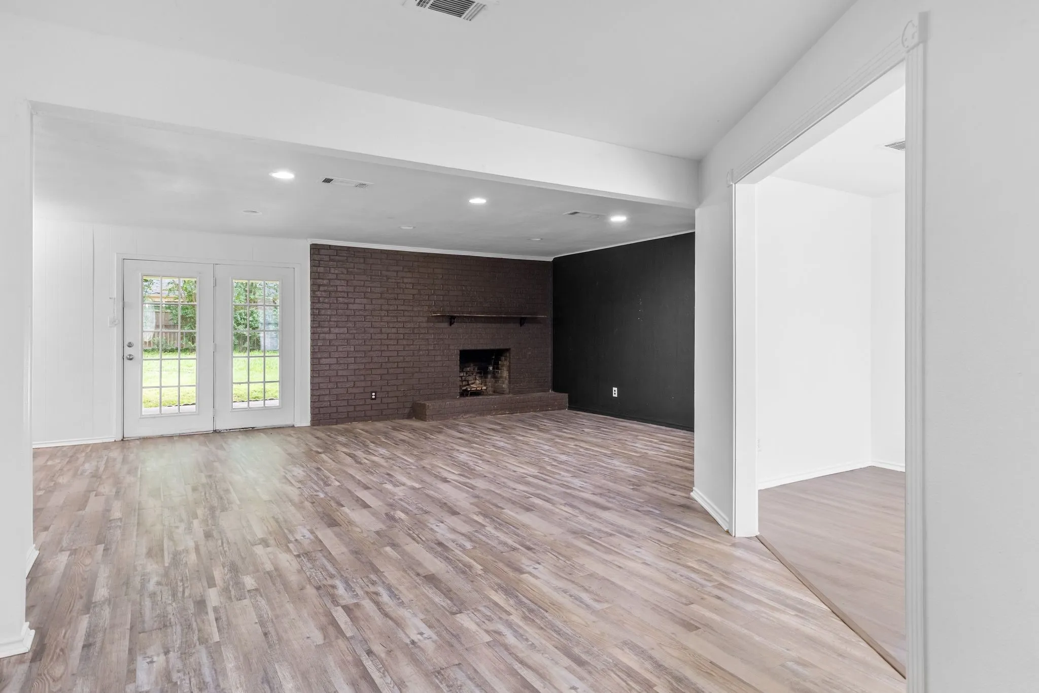 Single Family Residence For Rent in Hopkins County , 705 Plano Street, Sulphur Springs, Texas 75482, 3 Bedroom, 2 Bathroom, 2 Garage spaces, 1,719 Sqft, built in 1965, mls#21329569, Real Estate Agent in Sulphur Springs, Homes For Rent in Hopkins county, Homes For Rent in Sulphur Springs, Realtor in Sulphur Springs Texas, Real Estate Brokerage Independent Realty Texas, Luminita Cordes Realtor