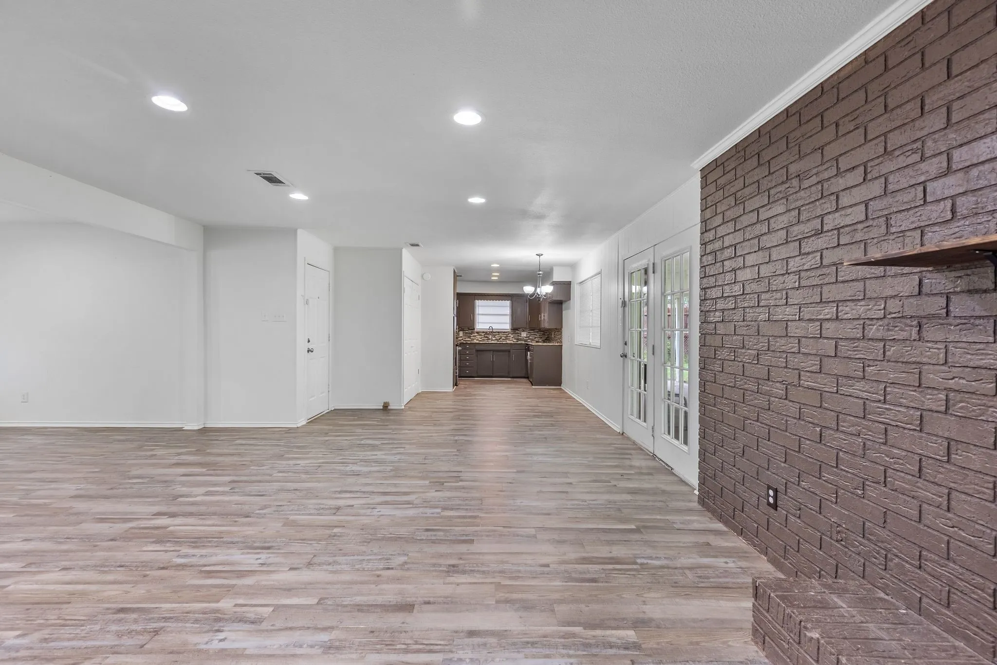 Single Family Residence For Rent in Hopkins County , 705 Plano Street, Sulphur Springs, Texas 75482, 3 Bedroom, 2 Bathroom, 2 Garage spaces, 1,719 Sqft, built in 1965, mls#21329569, Real Estate Agent in Sulphur Springs, Homes For Rent in Hopkins county, Homes For Rent in Sulphur Springs, Realtor in Sulphur Springs Texas, Real Estate Brokerage Independent Realty Texas, Luminita Cordes Realtor