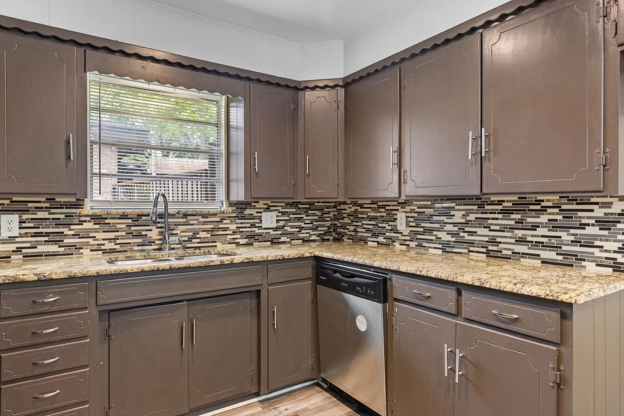 Single Family Residence For Rent in Hopkins County , 705 Plano Street, Sulphur Springs, Texas 75482, 3 Bedroom, 2 Bathroom, 2 Garage spaces, 1,719 Sqft, built in 1965, mls#21329569, Real Estate Agent in Sulphur Springs, Homes For Rent in Hopkins county, Homes For Rent in Sulphur Springs, Realtor in Sulphur Springs Texas, Real Estate Brokerage Independent Realty Texas, Luminita Cordes Realtor