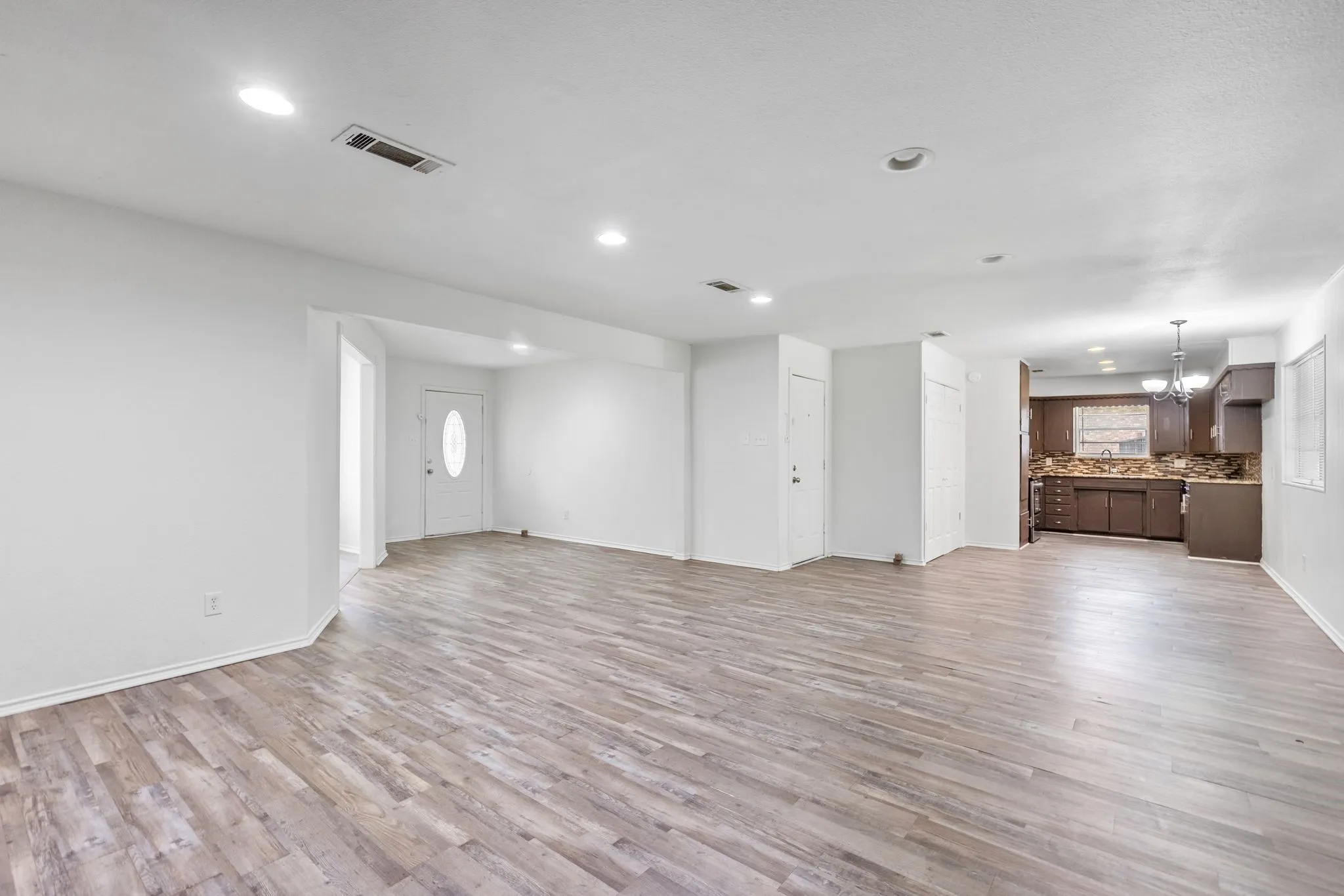 Single Family Residence For Rent in Hopkins County , 705 Plano Street, Sulphur Springs, Texas 75482, 3 Bedroom, 2 Bathroom, 2 Garage spaces, 1,719 Sqft, built in 1965, mls#21329569, Real Estate Agent in Sulphur Springs, Homes For Rent in Hopkins county, Homes For Rent in Sulphur Springs, Realtor in Sulphur Springs Texas, Real Estate Brokerage Independent Realty Texas, Luminita Cordes Realtor