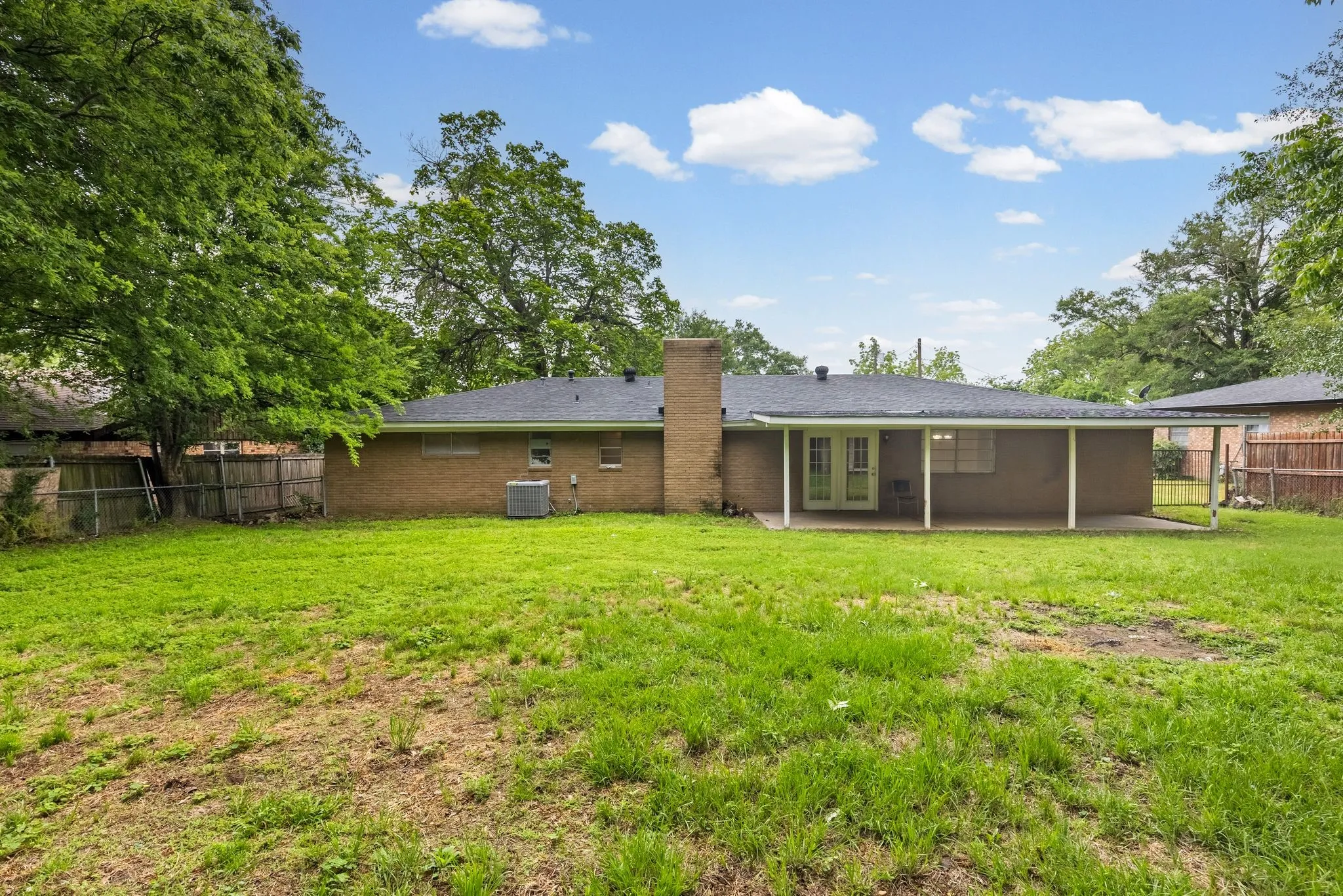 Single Family Residence For Rent in Hopkins County , 705 Plano Street, Sulphur Springs, Texas 75482, 3 Bedroom, 2 Bathroom, 2 Garage spaces, 1,719 Sqft, built in 1965, mls#21329569, Real Estate Agent in Sulphur Springs, Homes For Rent in Hopkins county, Homes For Rent in Sulphur Springs, Realtor in Sulphur Springs Texas, Real Estate Brokerage Independent Realty Texas, Luminita Cordes Realtor