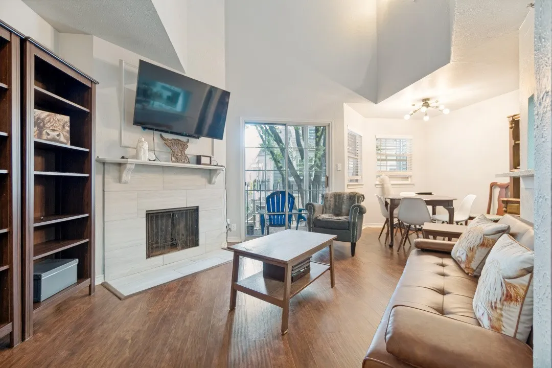Condominium For Sale in Dallas County , 1001 Liberty Street 127, Dallas, Texas 75204, 1 Bedroom, 1 Bathroom, 1 Garage spaces, 636 Sqft, built in 1983, mls#21318592, Real Estate Agent in Dallas, Homes For Sale in Dallas county, Homes For Sale in Dallas, Realtor in Dallas Texas, Real Estate Brokerage Independent Realty Texas, Luminita Cordes Realtor