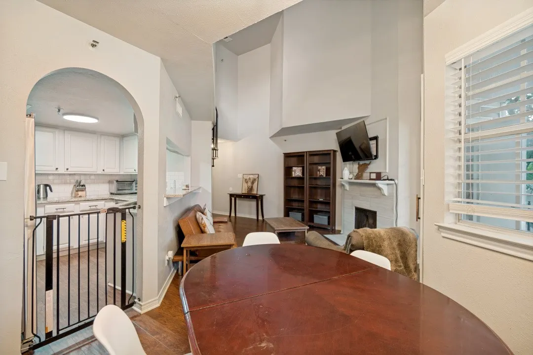 Ample space for a 4 seat dining table