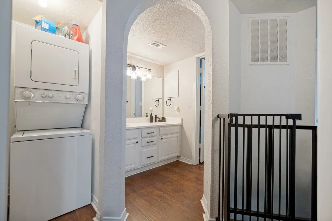 Stackable Washer and Dryer stay with the unit!